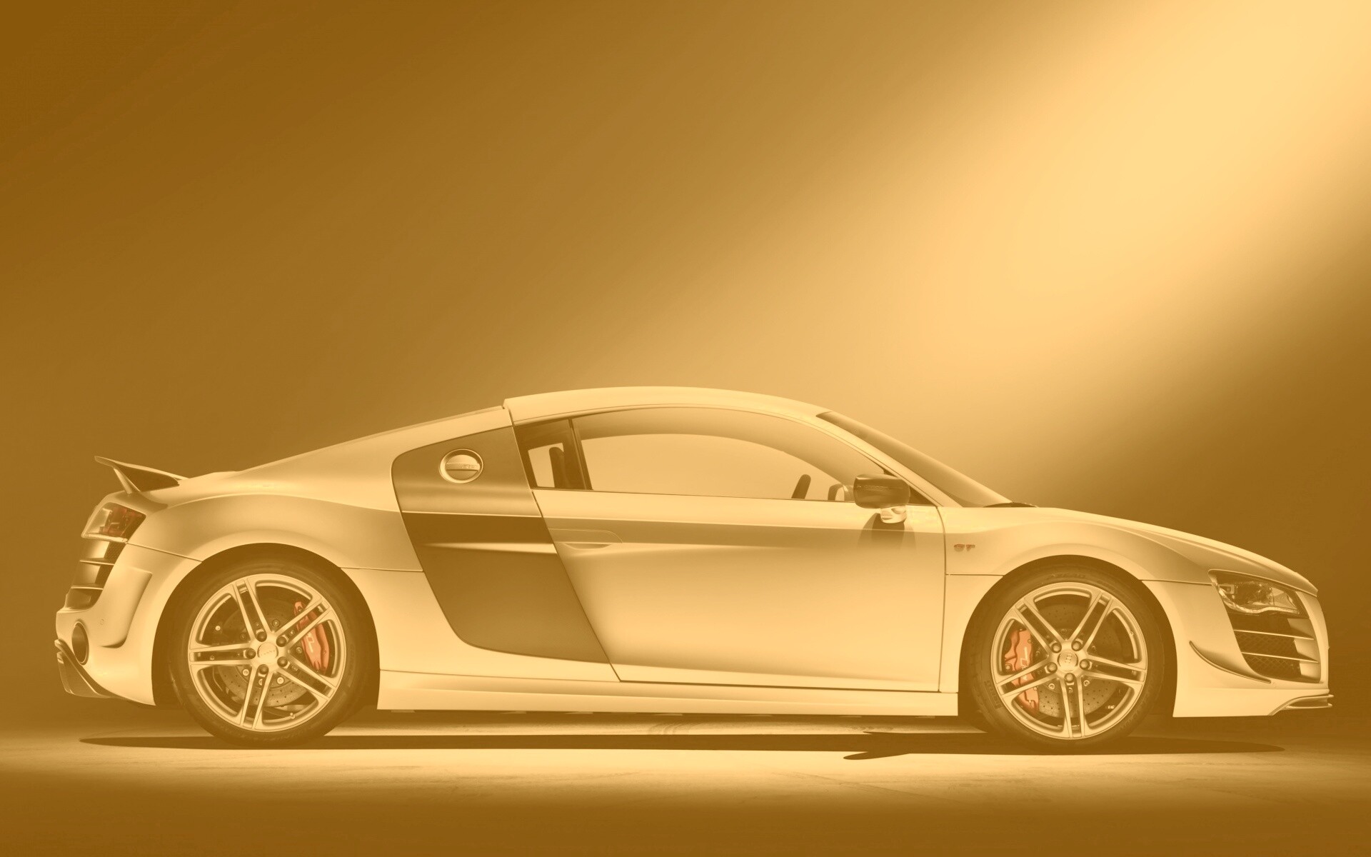 Audi R8 вид сбоку обои