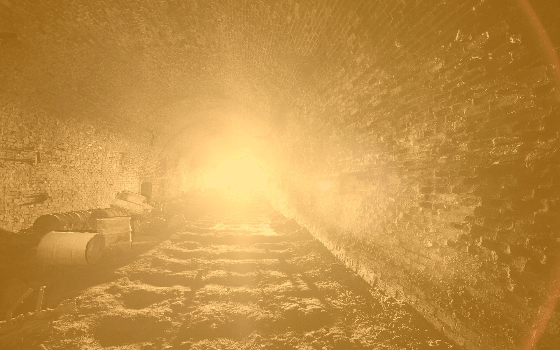 Захламленный тоннель обои