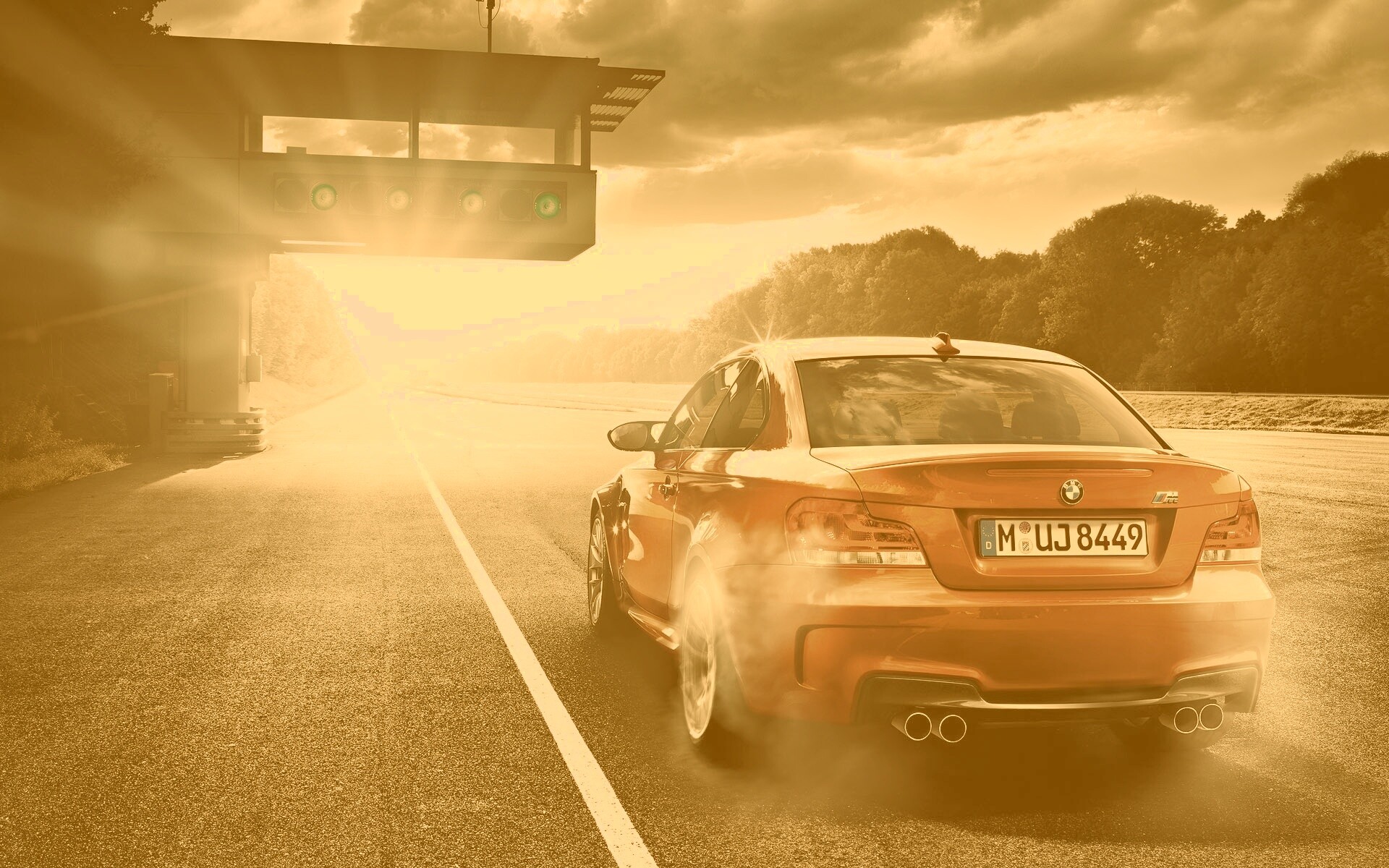 Оранжевый BMW серии M обои