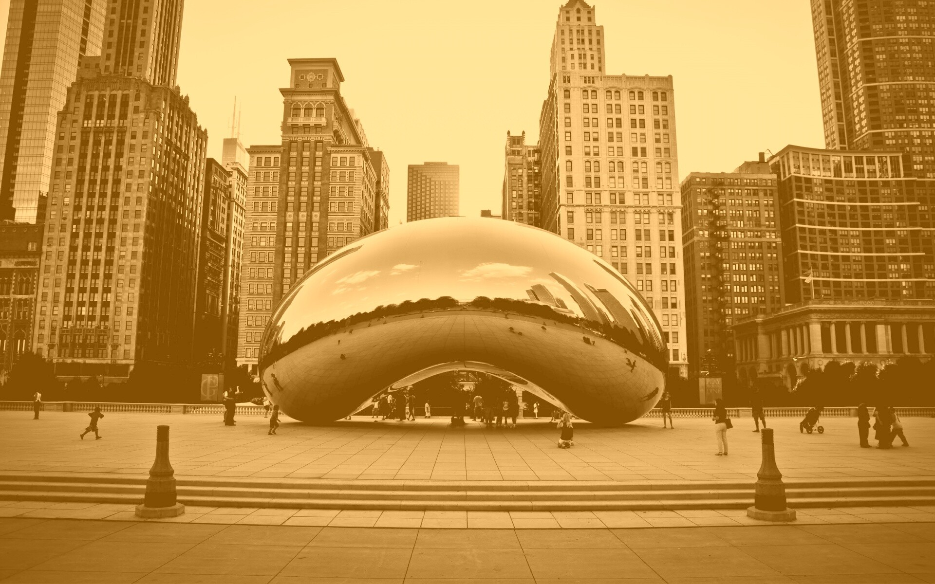 Отражение города в зеркальном монументе обои