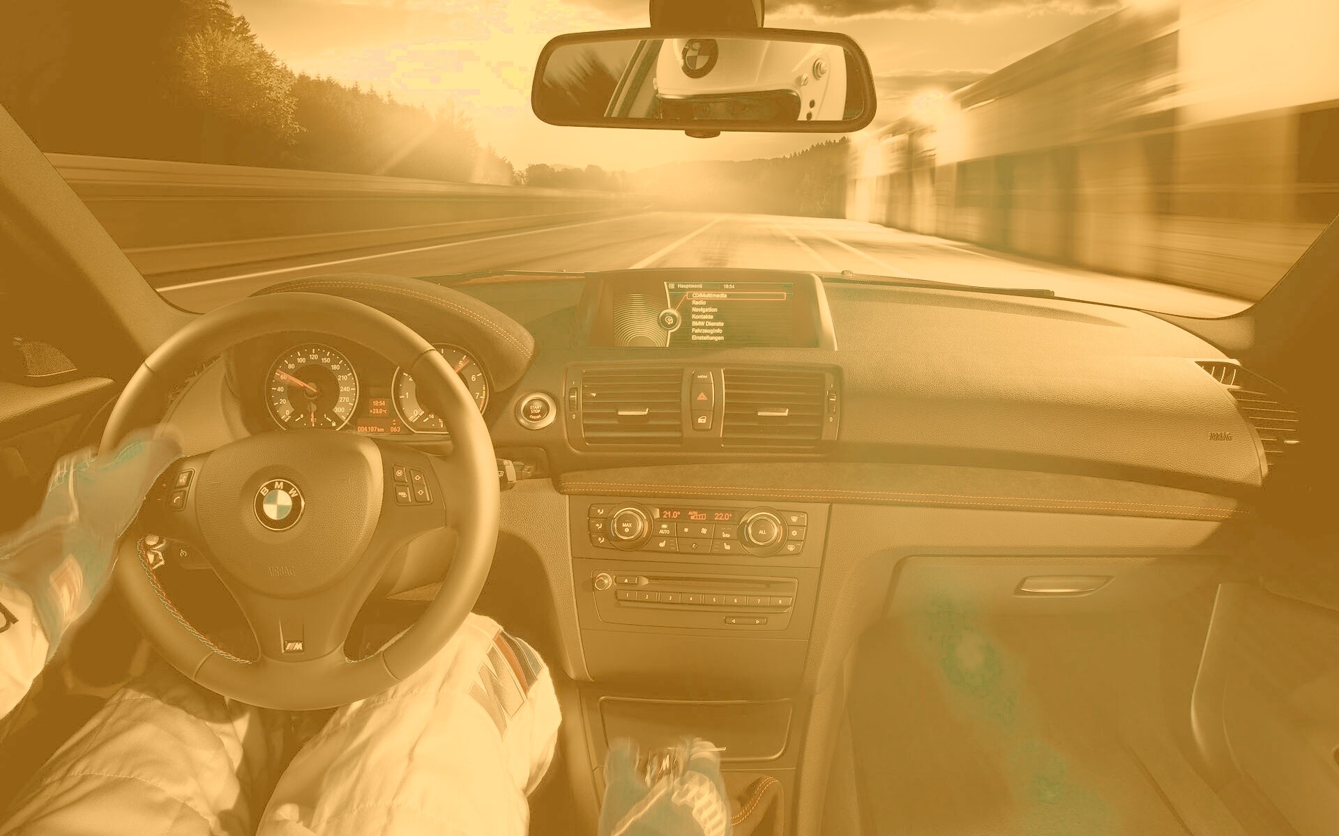 За рулём BMW обои