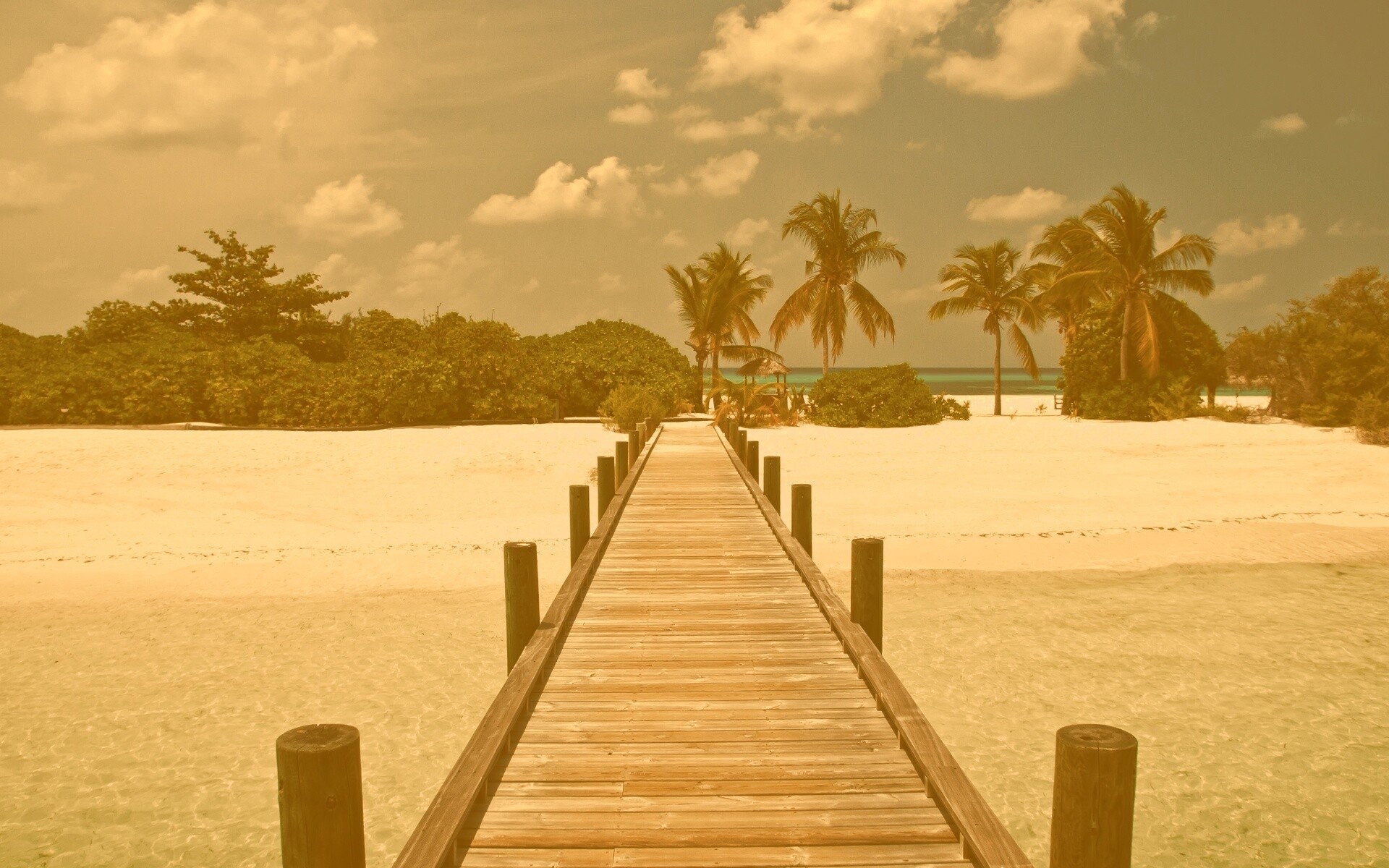 Пирс на тропическом острове обои