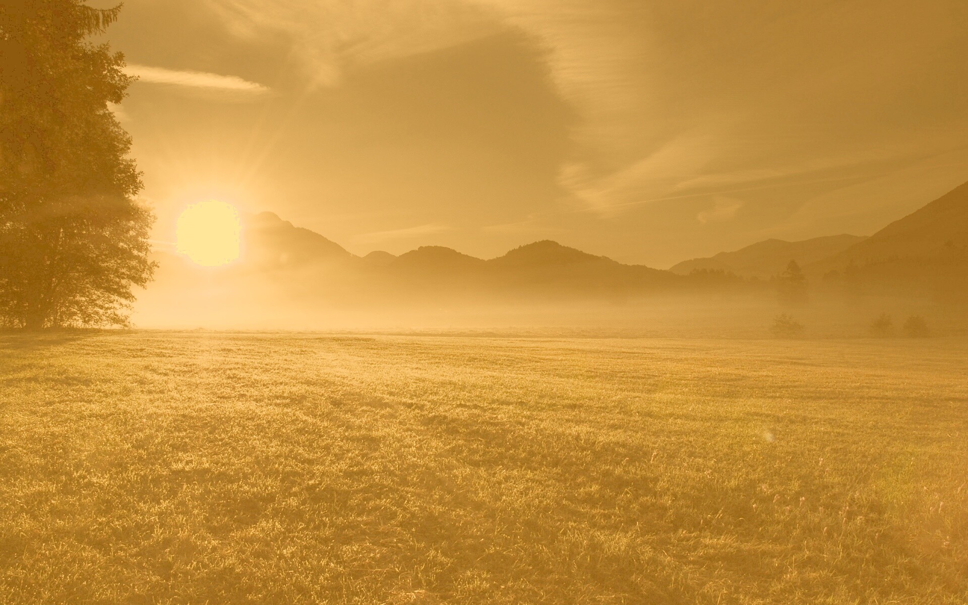 Восход над горами обои