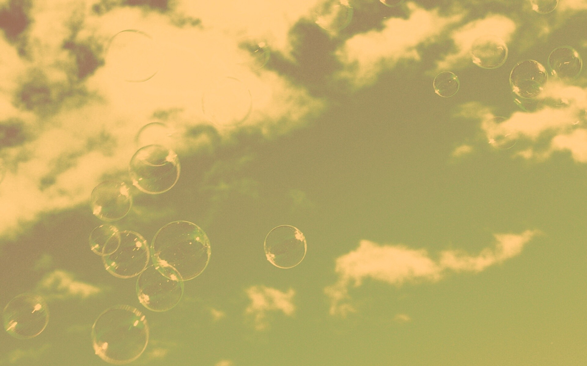 Мыльные пузыри в небе обои