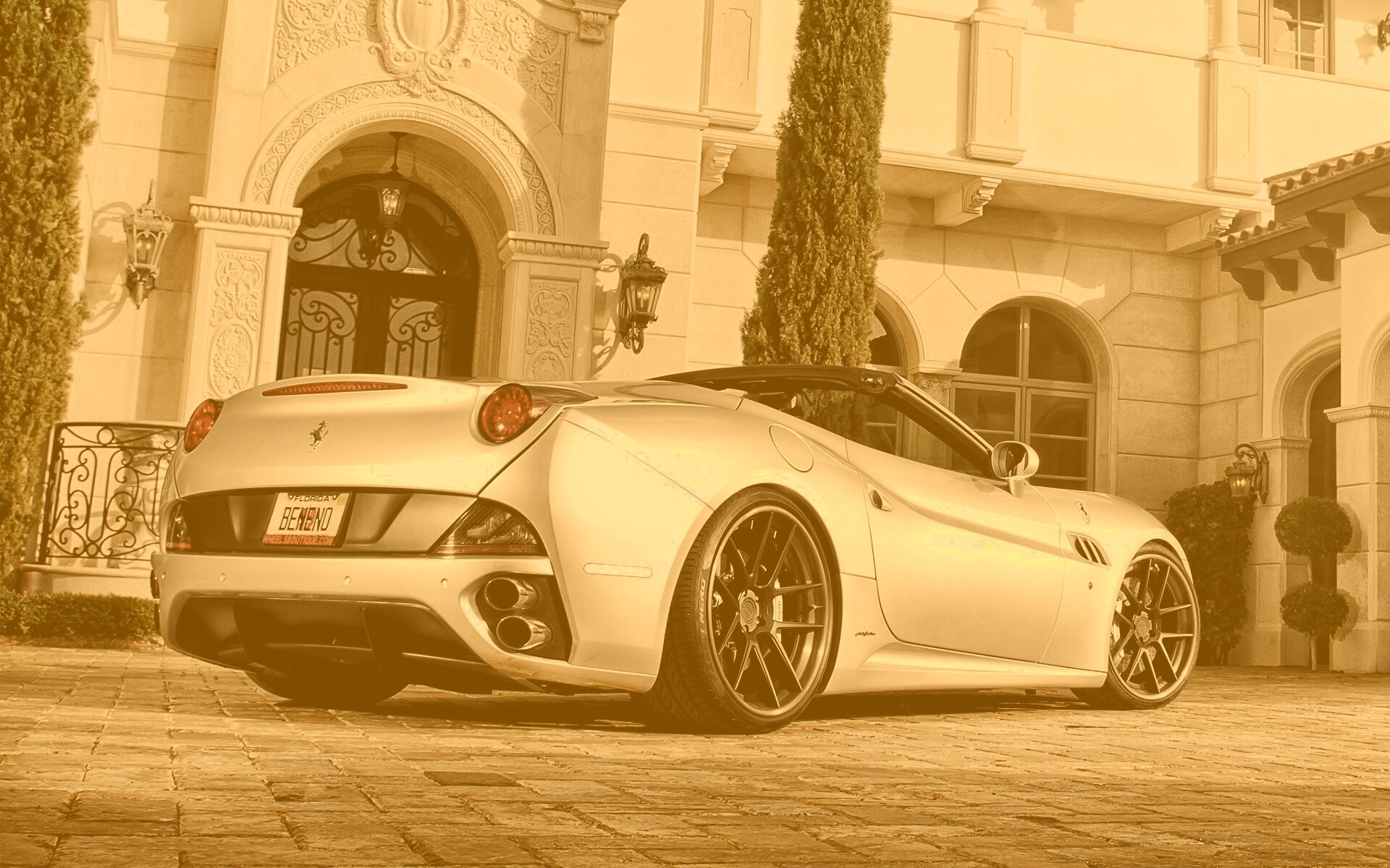 Ferarri у особняка обои