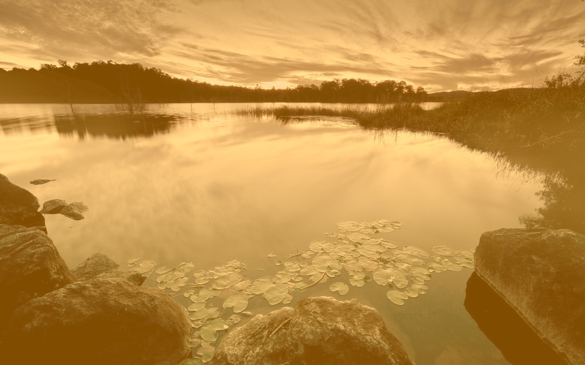 Озеро поздним вечером обои