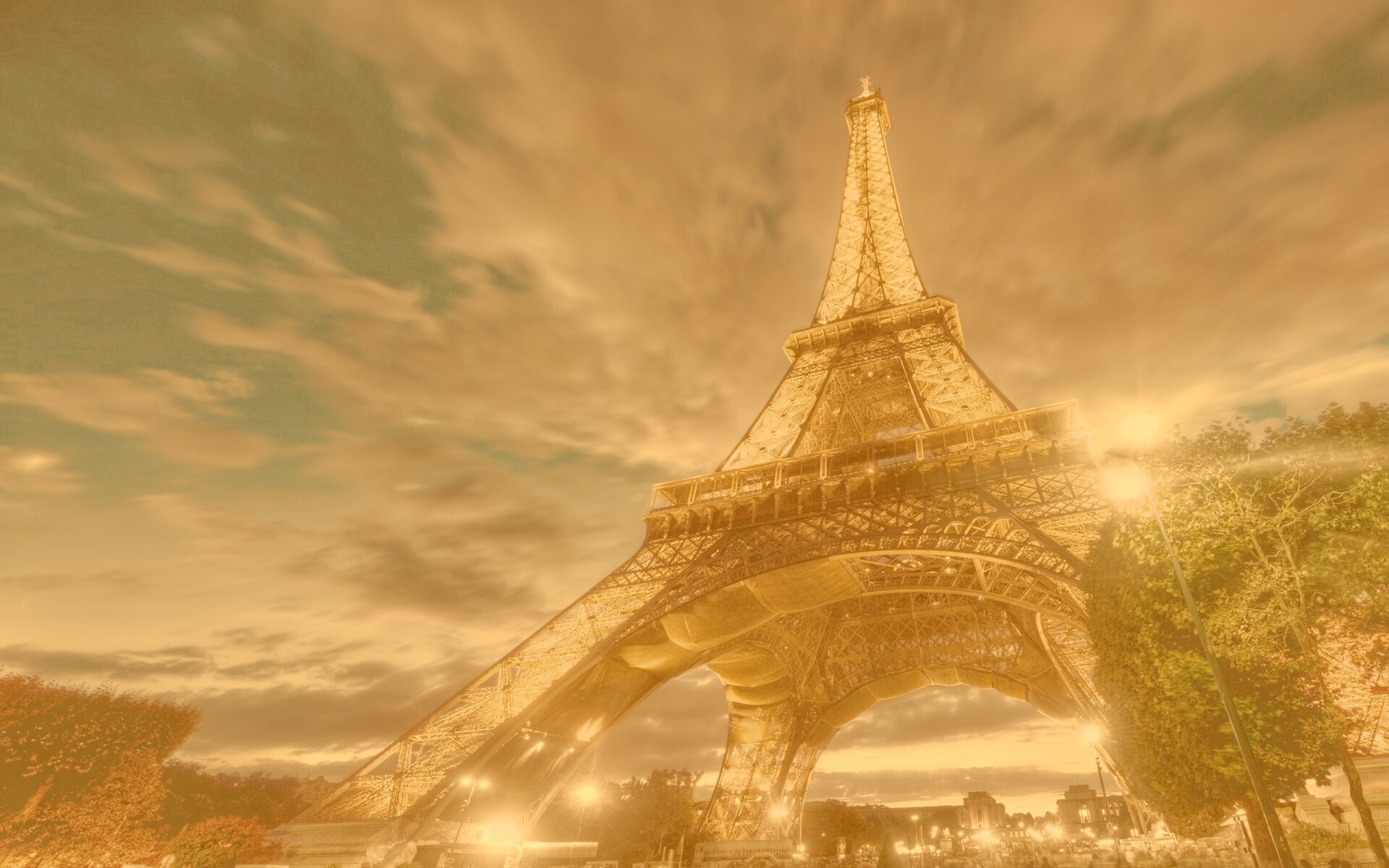 Вид снизу на Эйфелеву башню обои