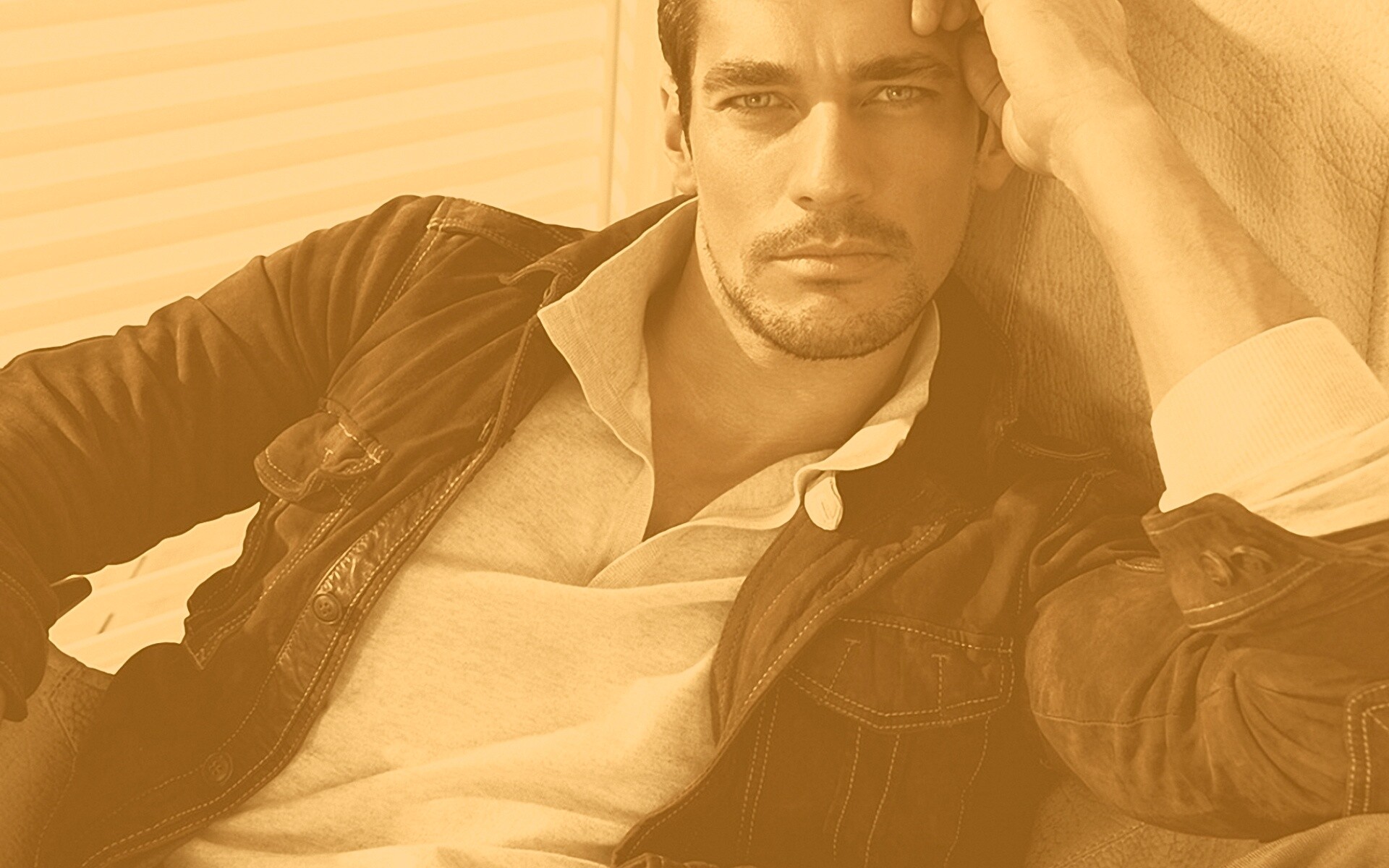 Парень в куртке обои