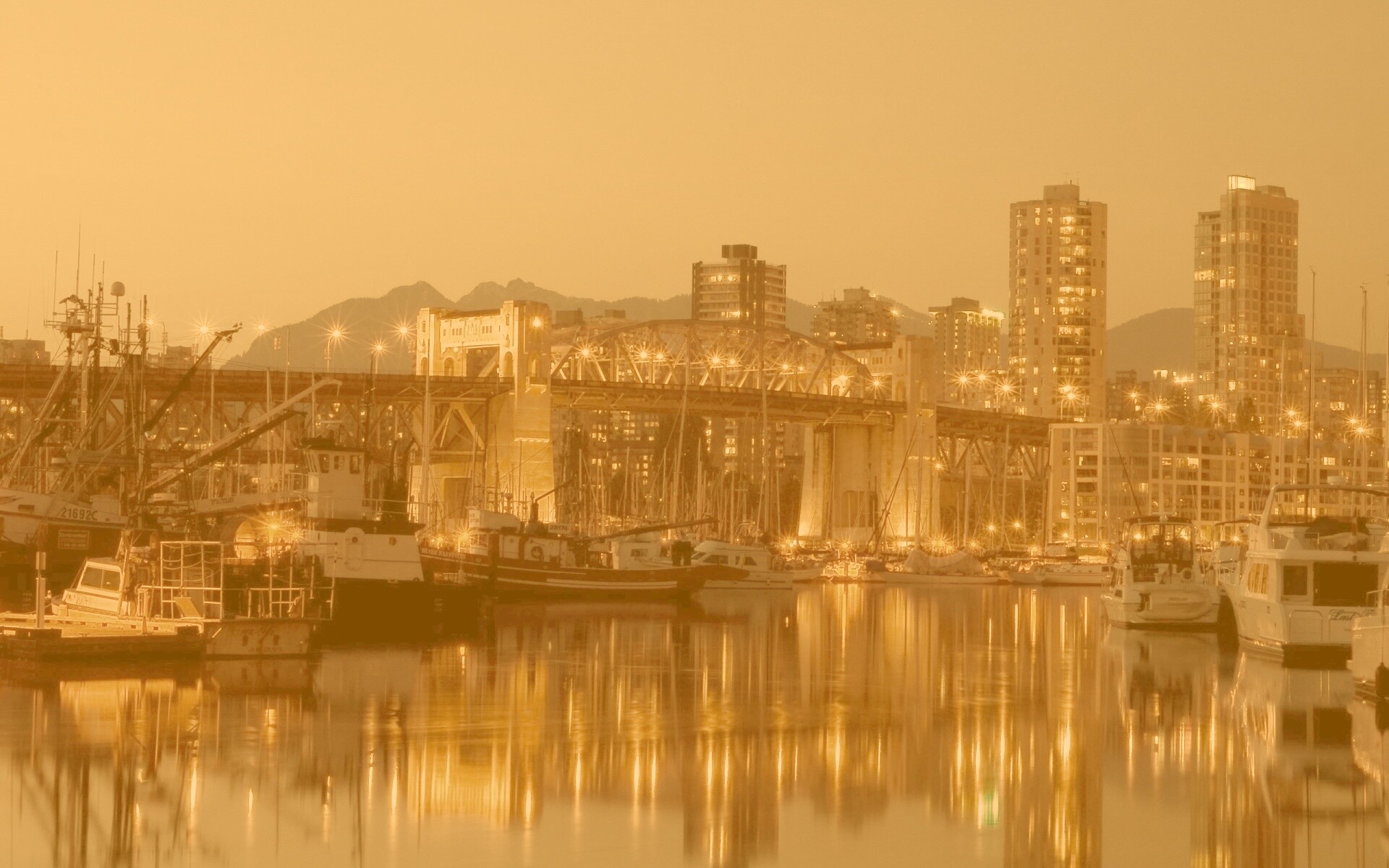 Мост и катера на закате обои