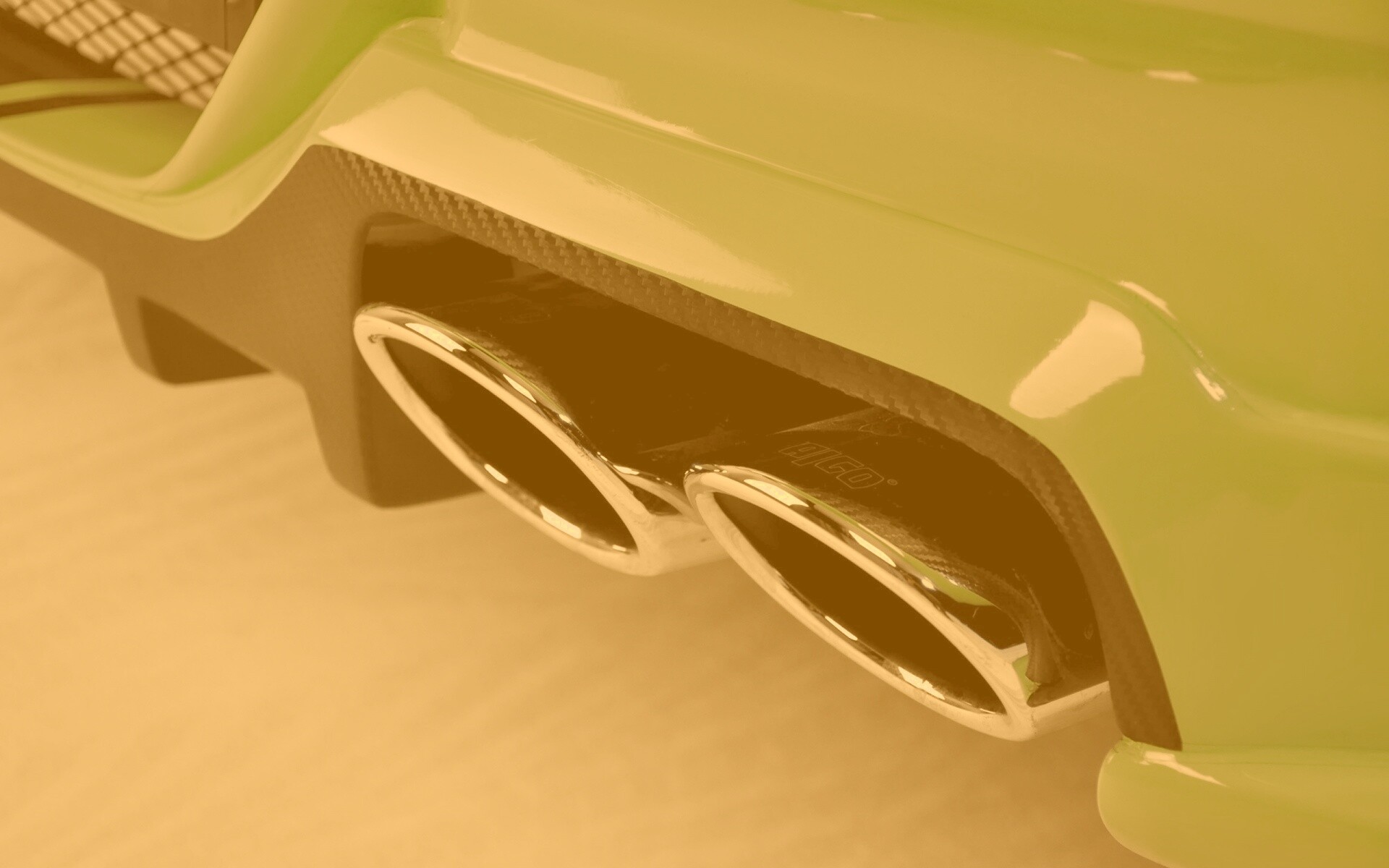 Выхлопная труда обои