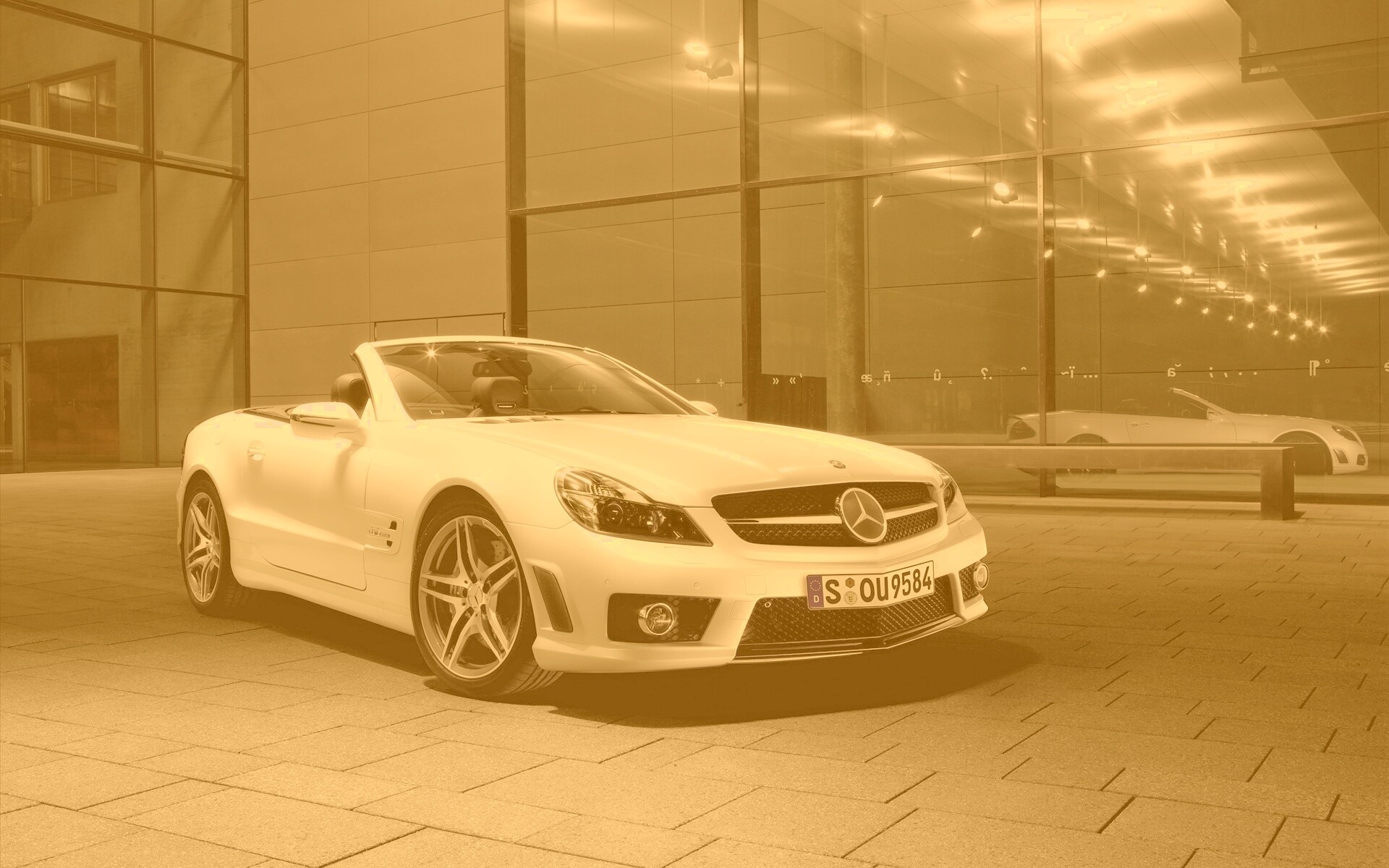 Белый мерседес с открытым верхом обои