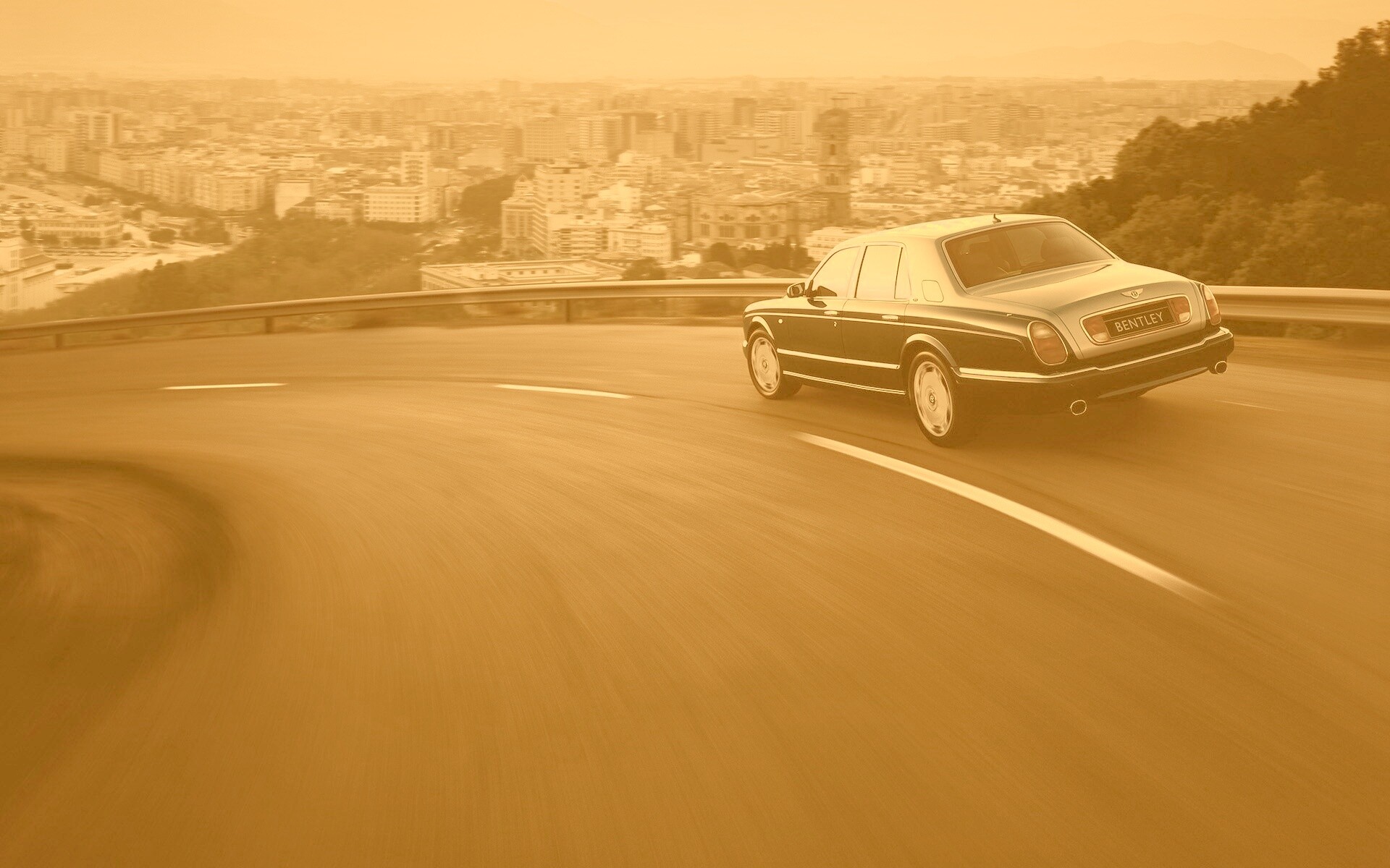 Черный Бентли на повороте обои