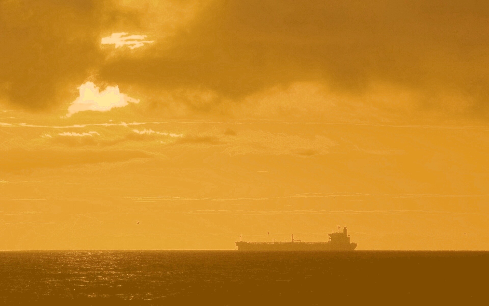 Баржа на закате обои