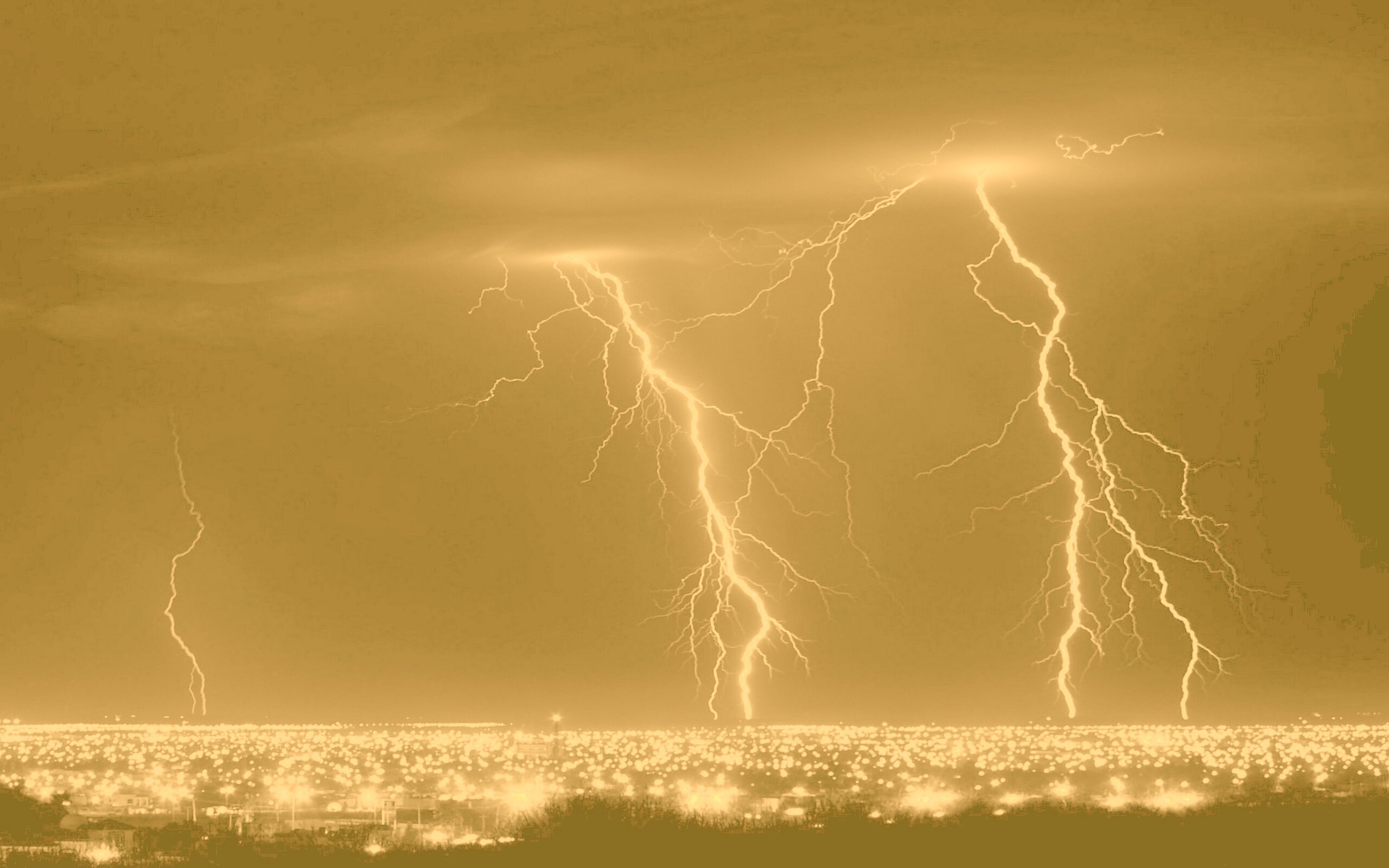 Гроза над городом обои