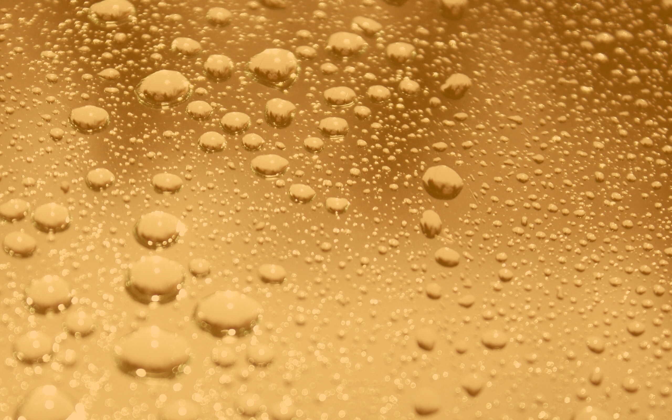 Капли воды на поверхности стекла обои