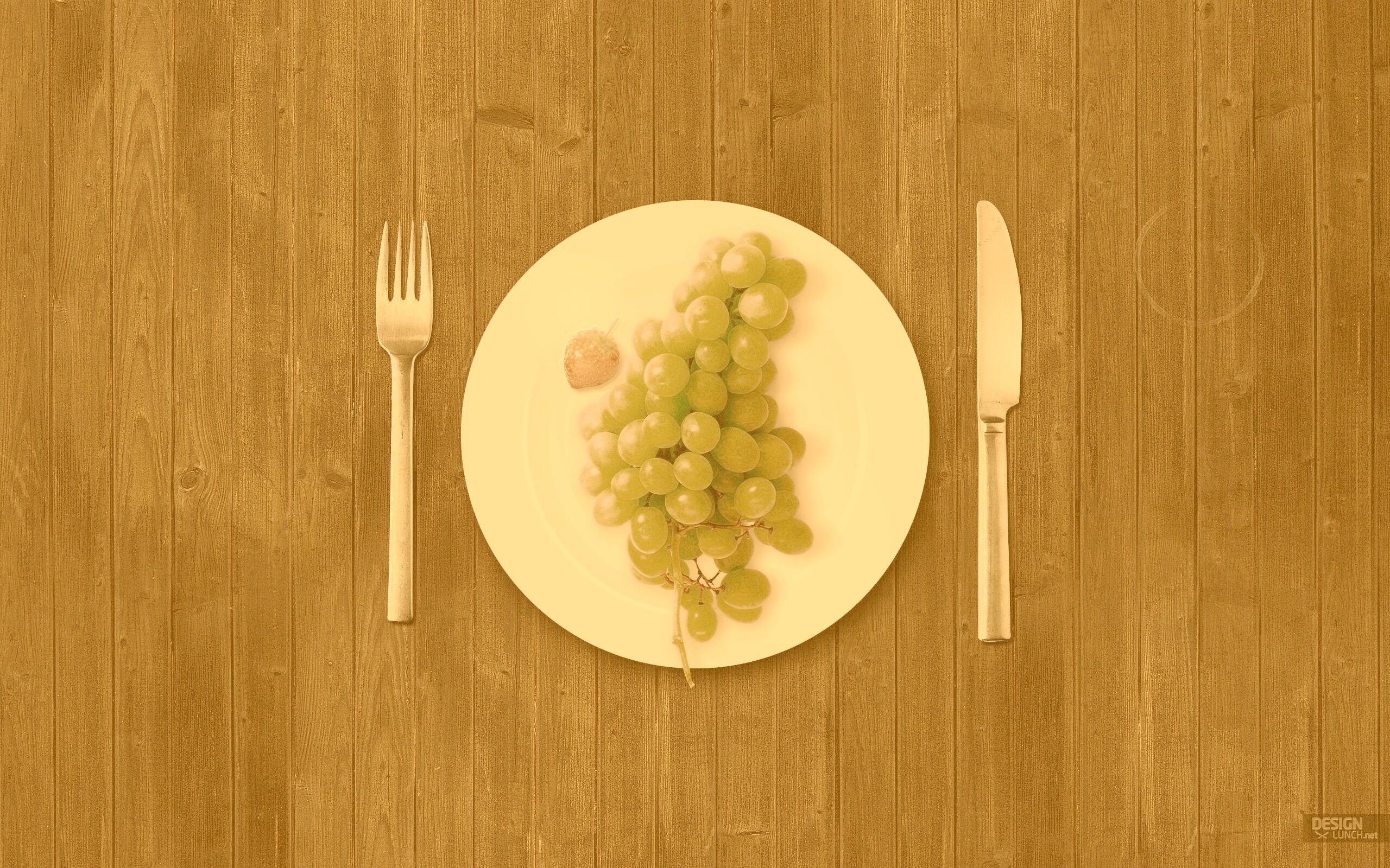 Виноград с клубникой обои