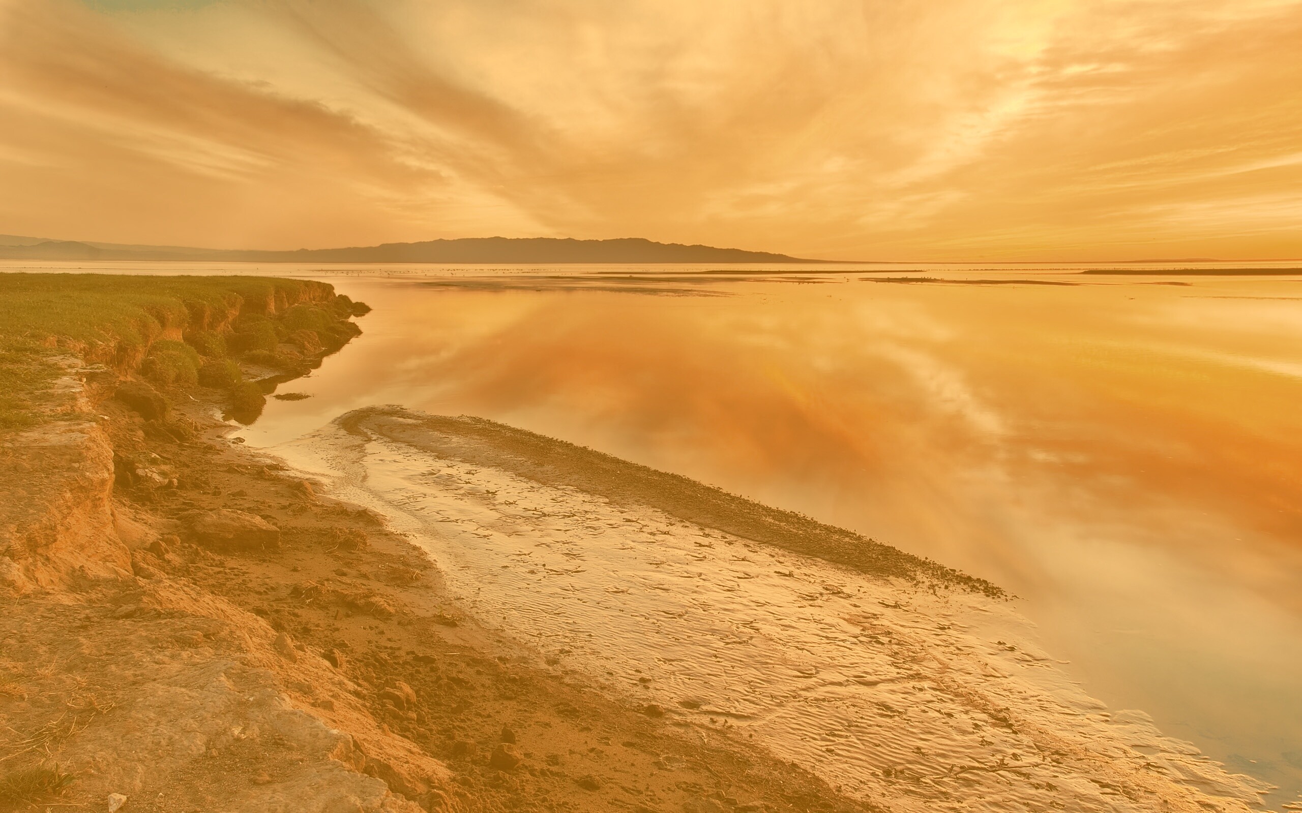 Озеро на закате обои