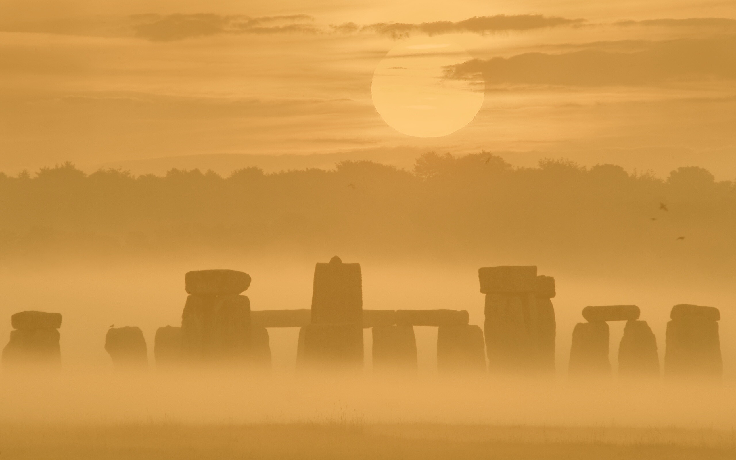 Стоунхэндж в утреннем тумане обои