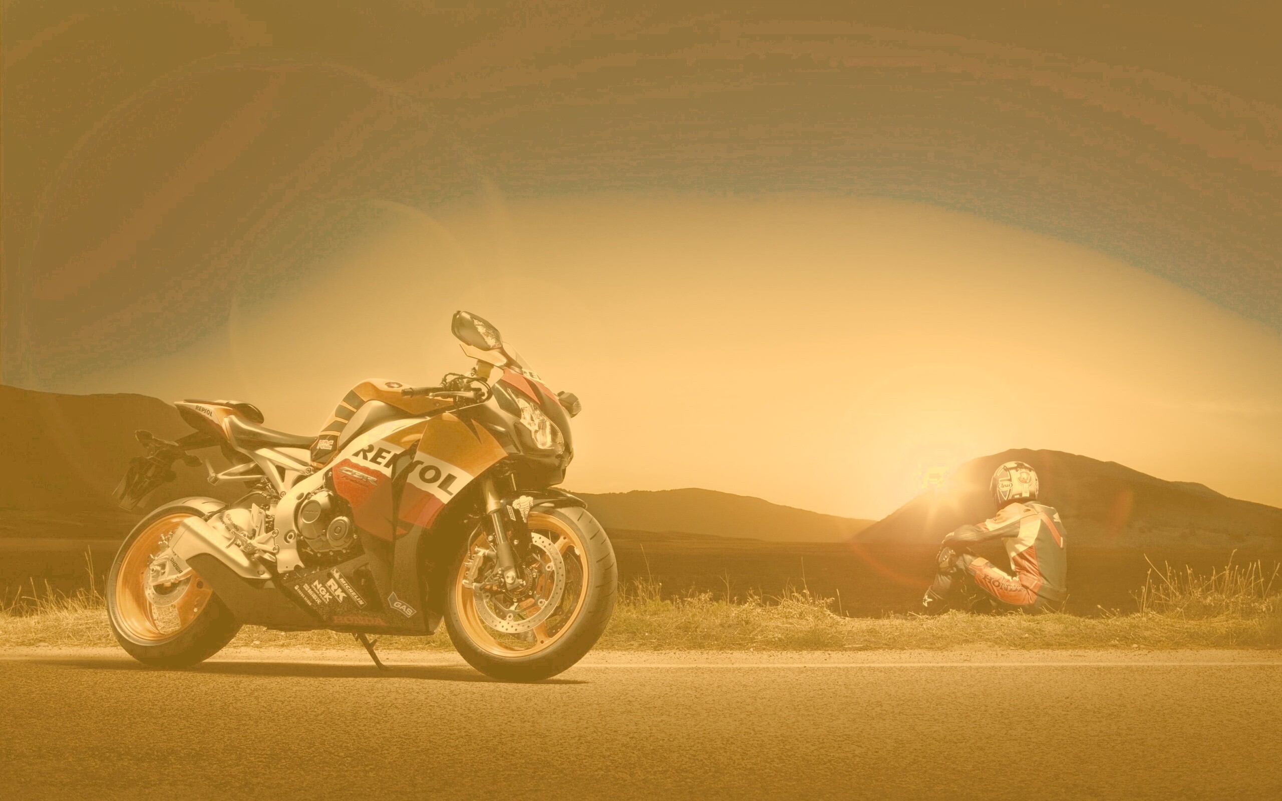 Мотоциклист и мотоцикл обои