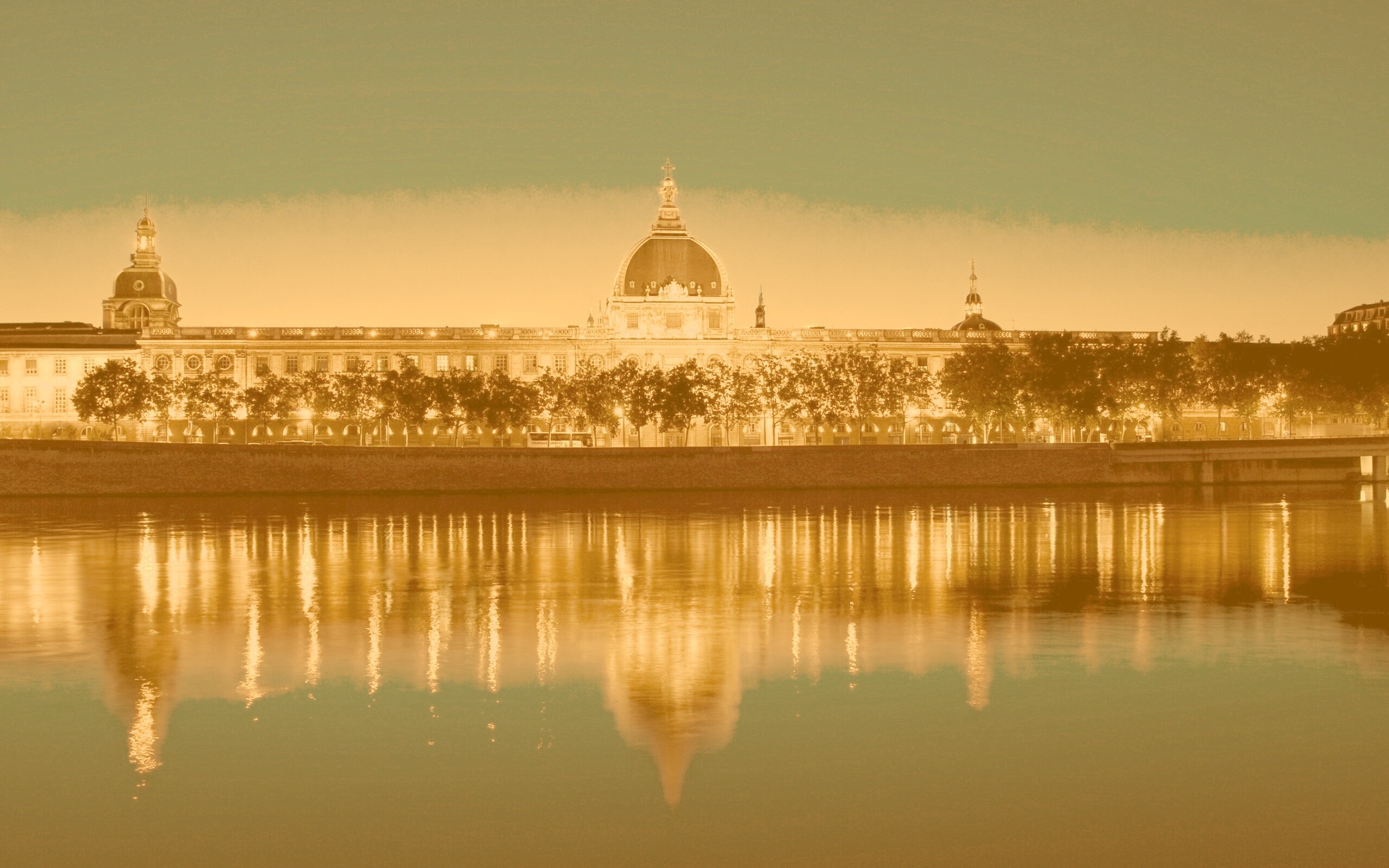 Отражение набережной обои