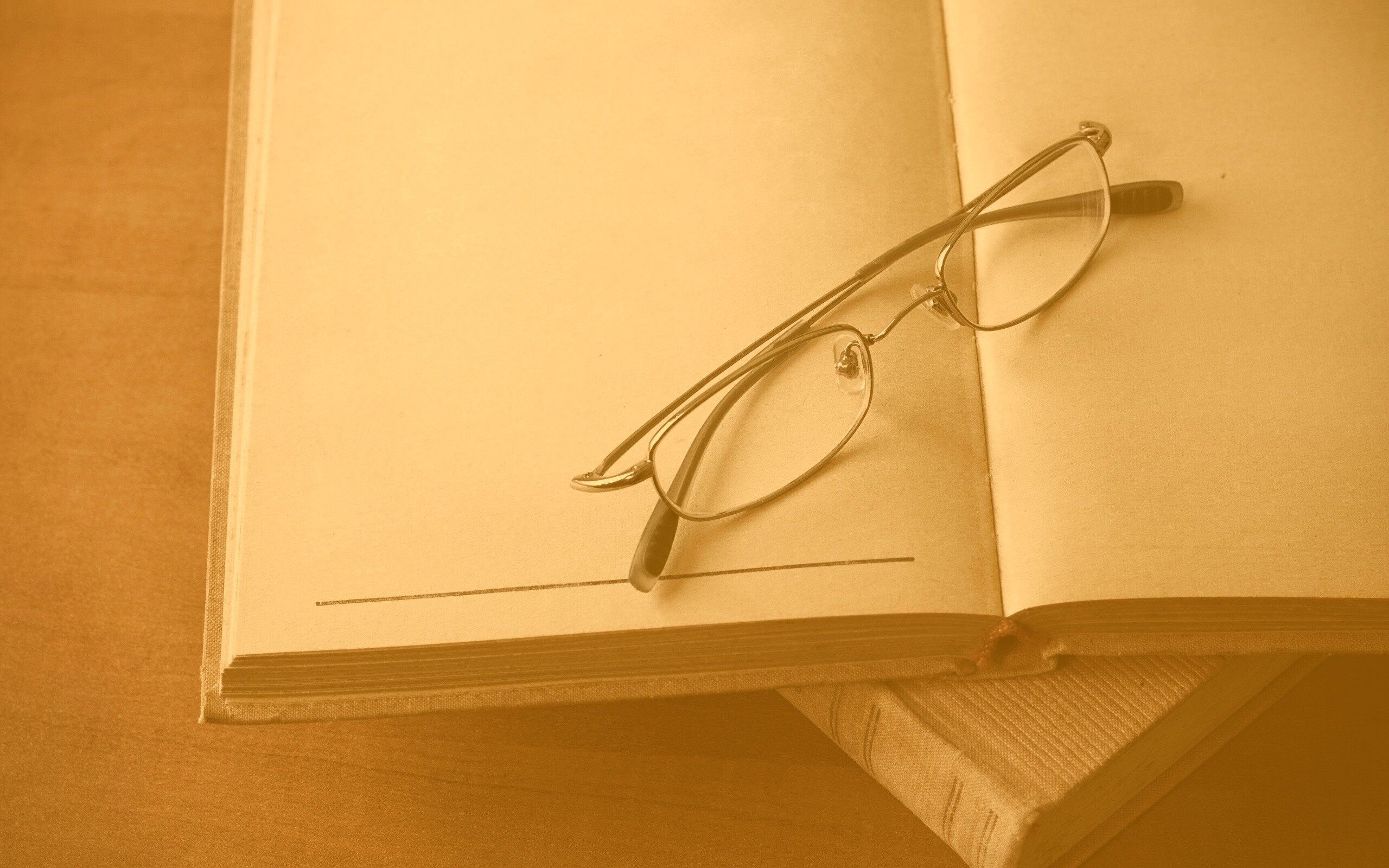 Очки и блокнот обои