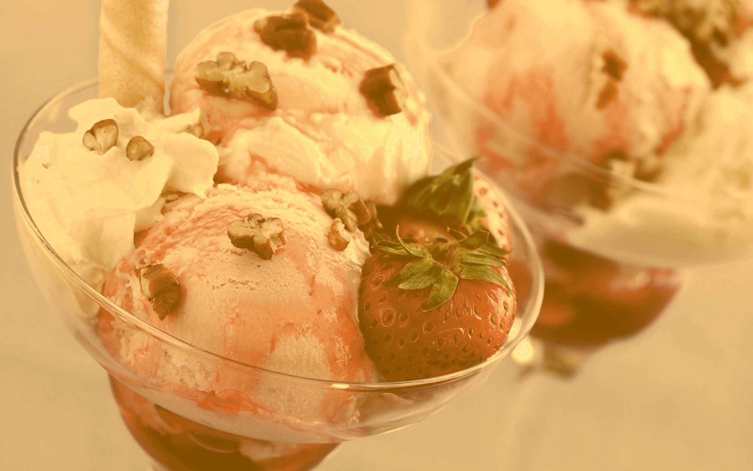 Клубничное мороженное обои