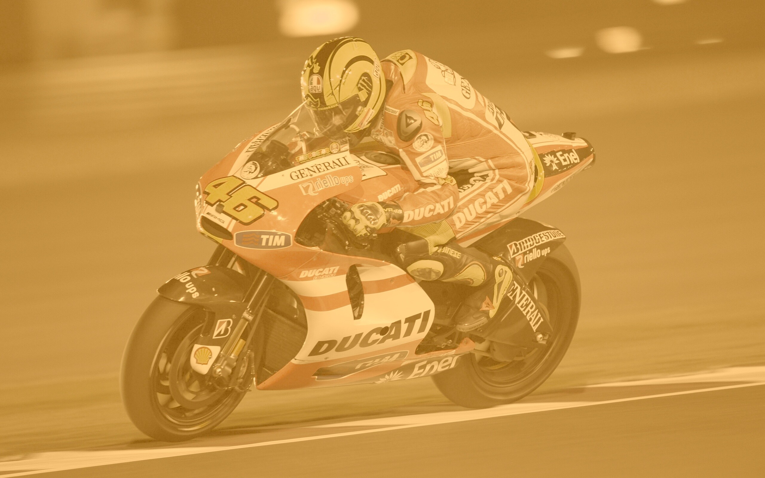 Мотоциклист на треке обои