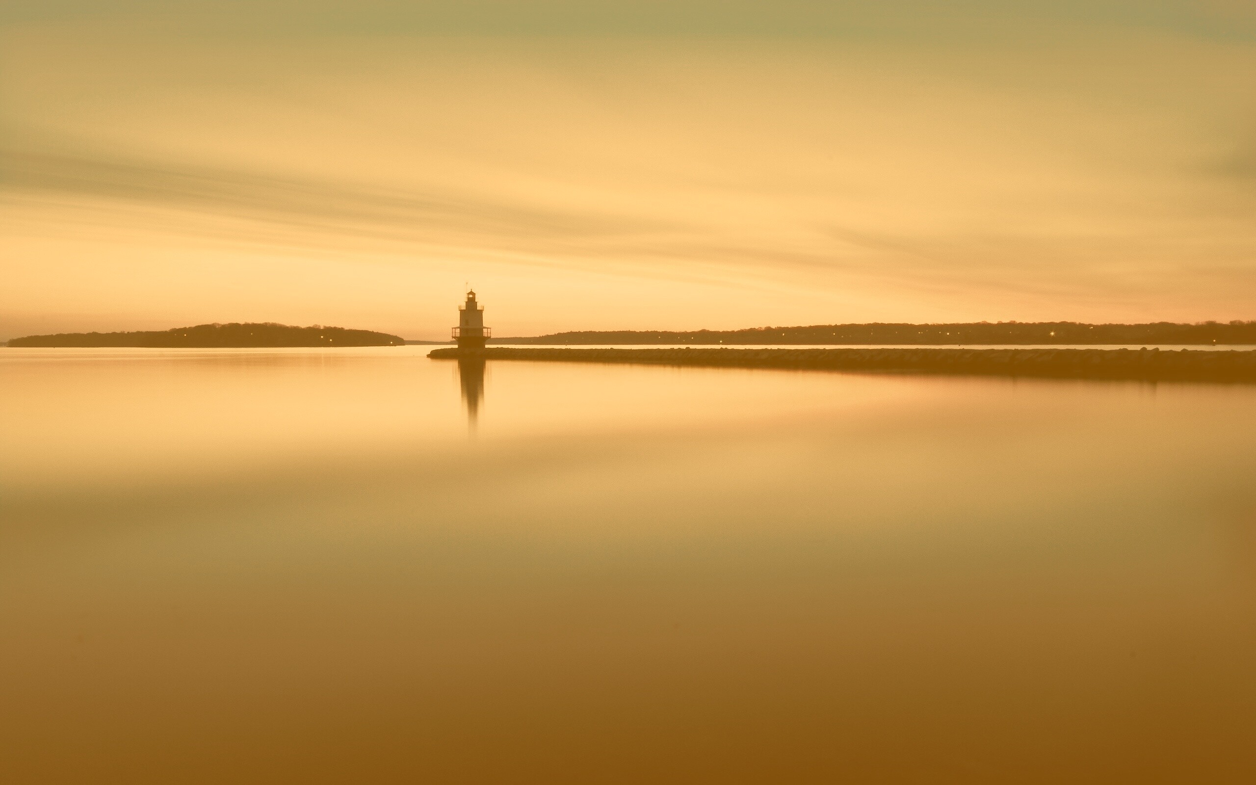 Маяк и его отражение обои