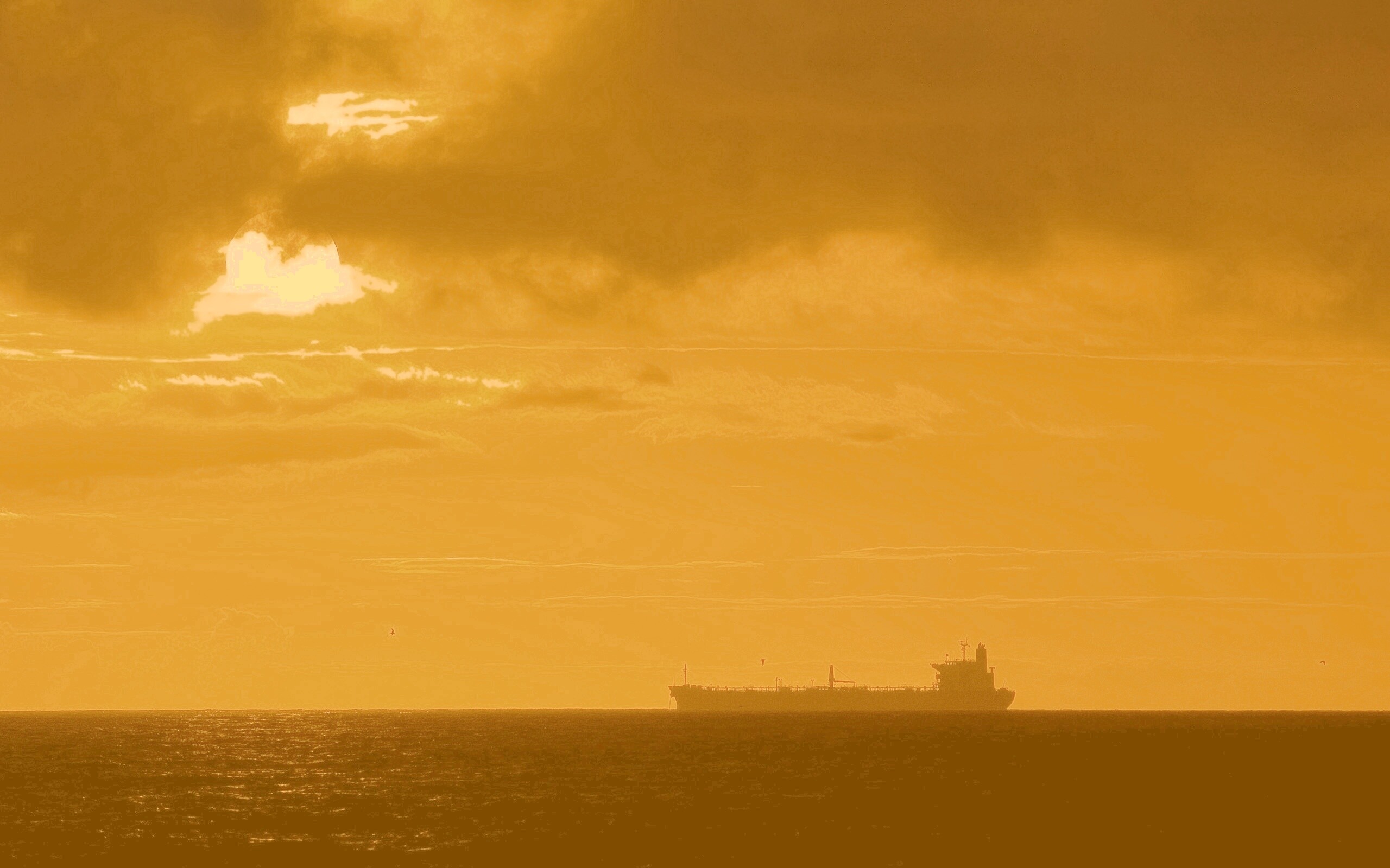 Баржа на закате обои