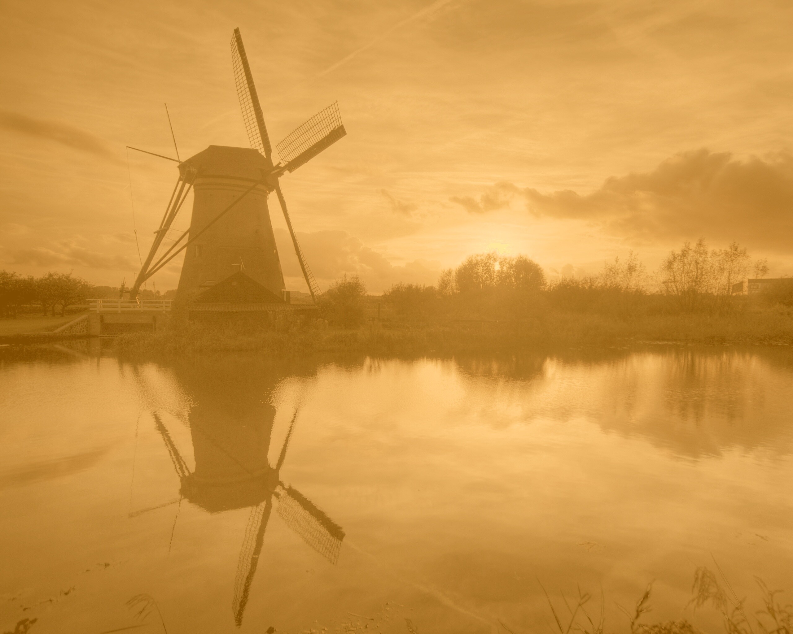 Мельница на озере обои