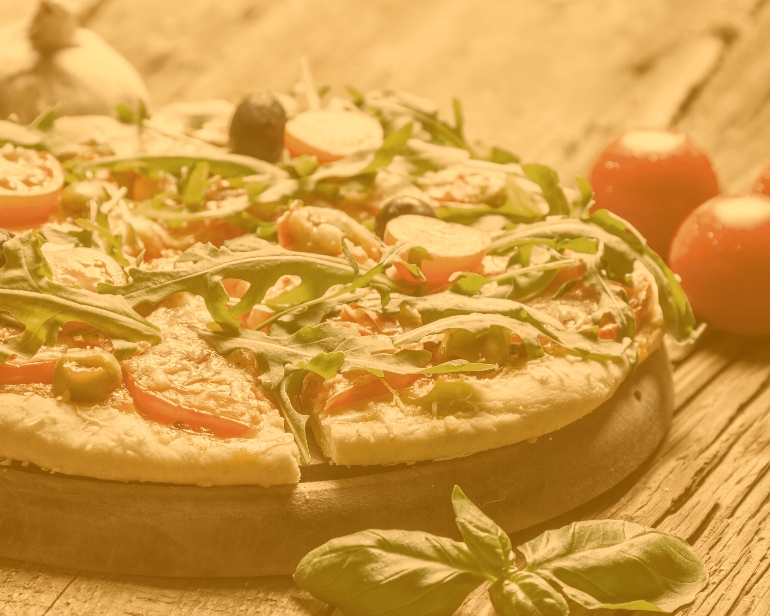 Свежая пицца с рукколой обои