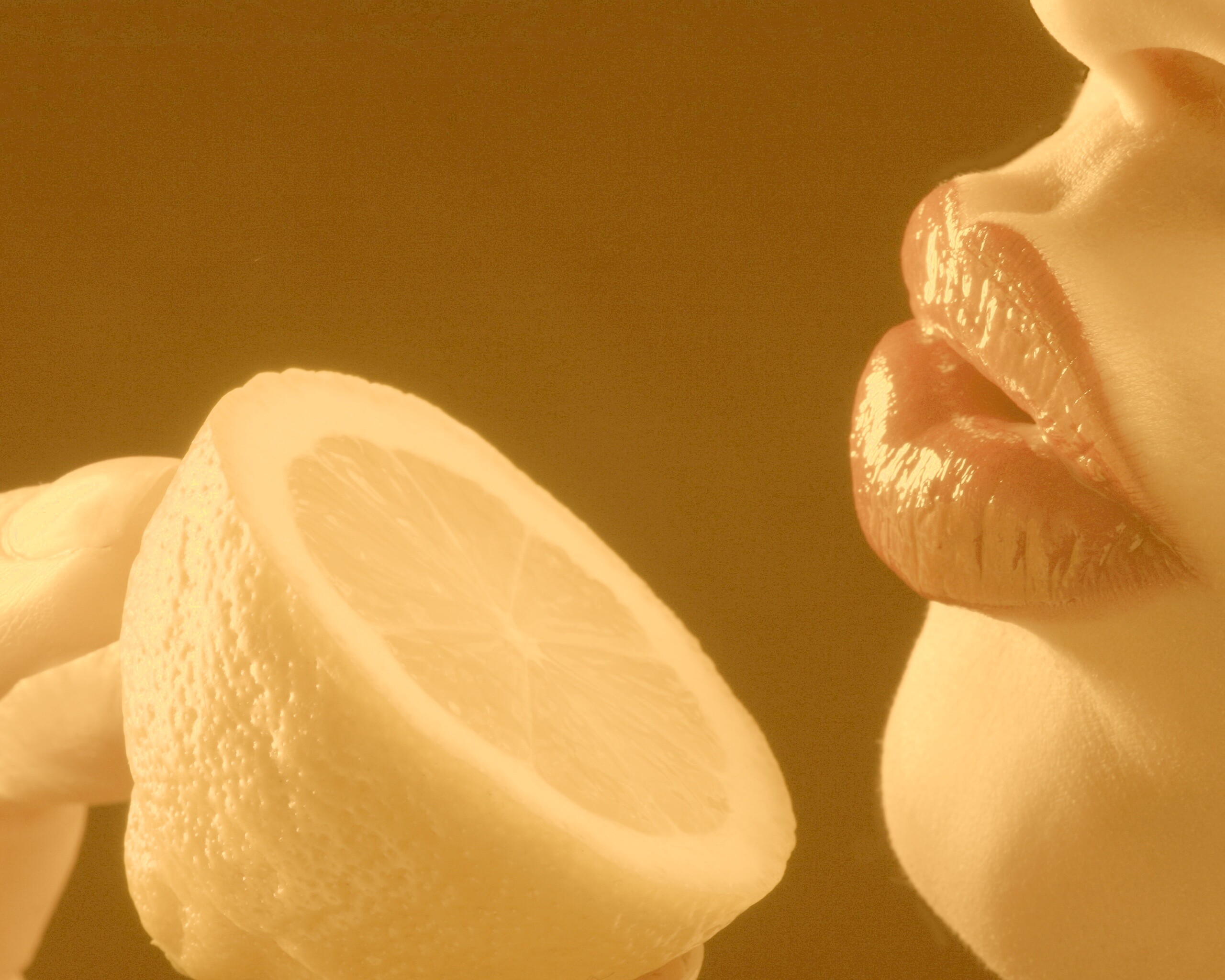 Лимон и губы обои