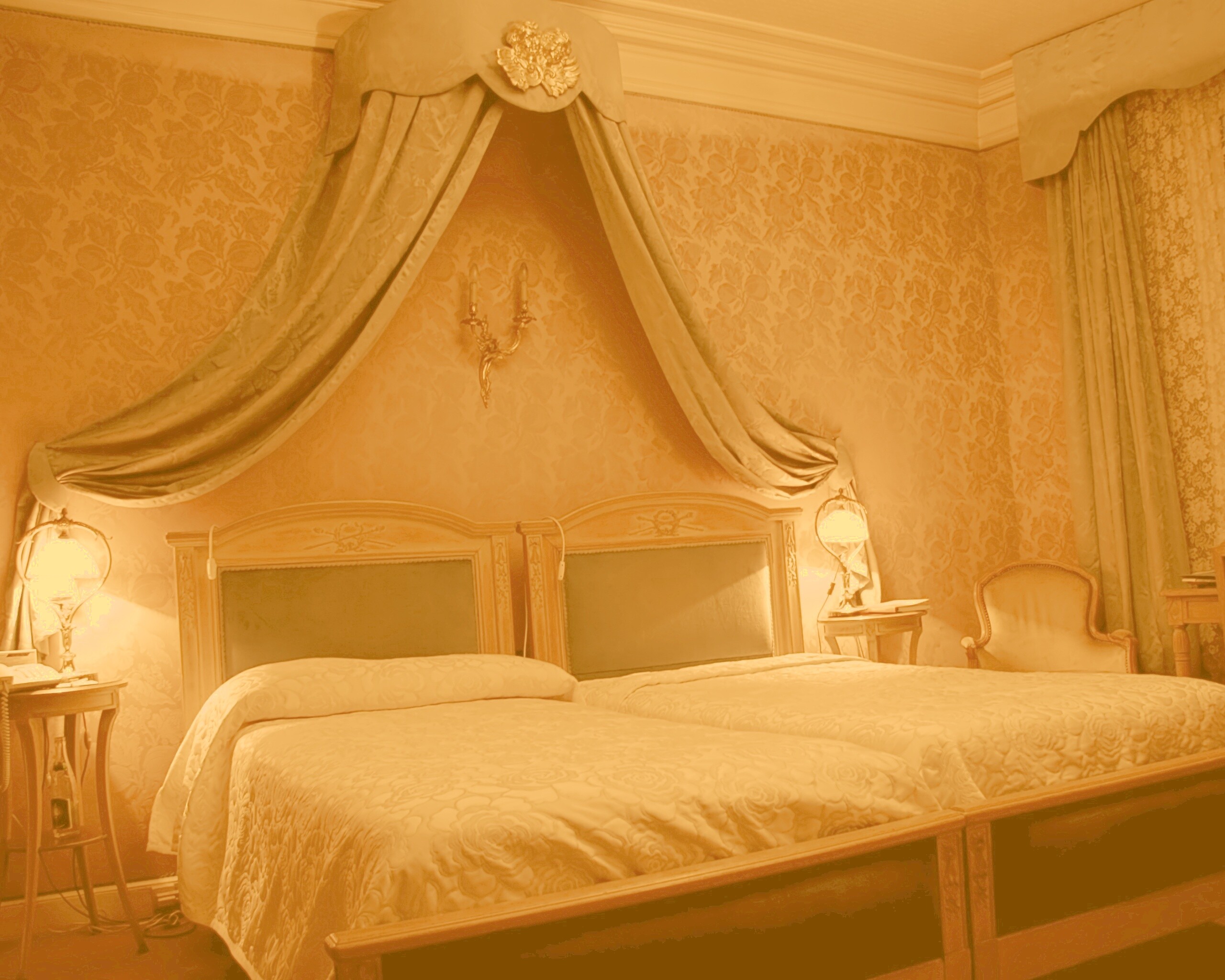 Спальня обои