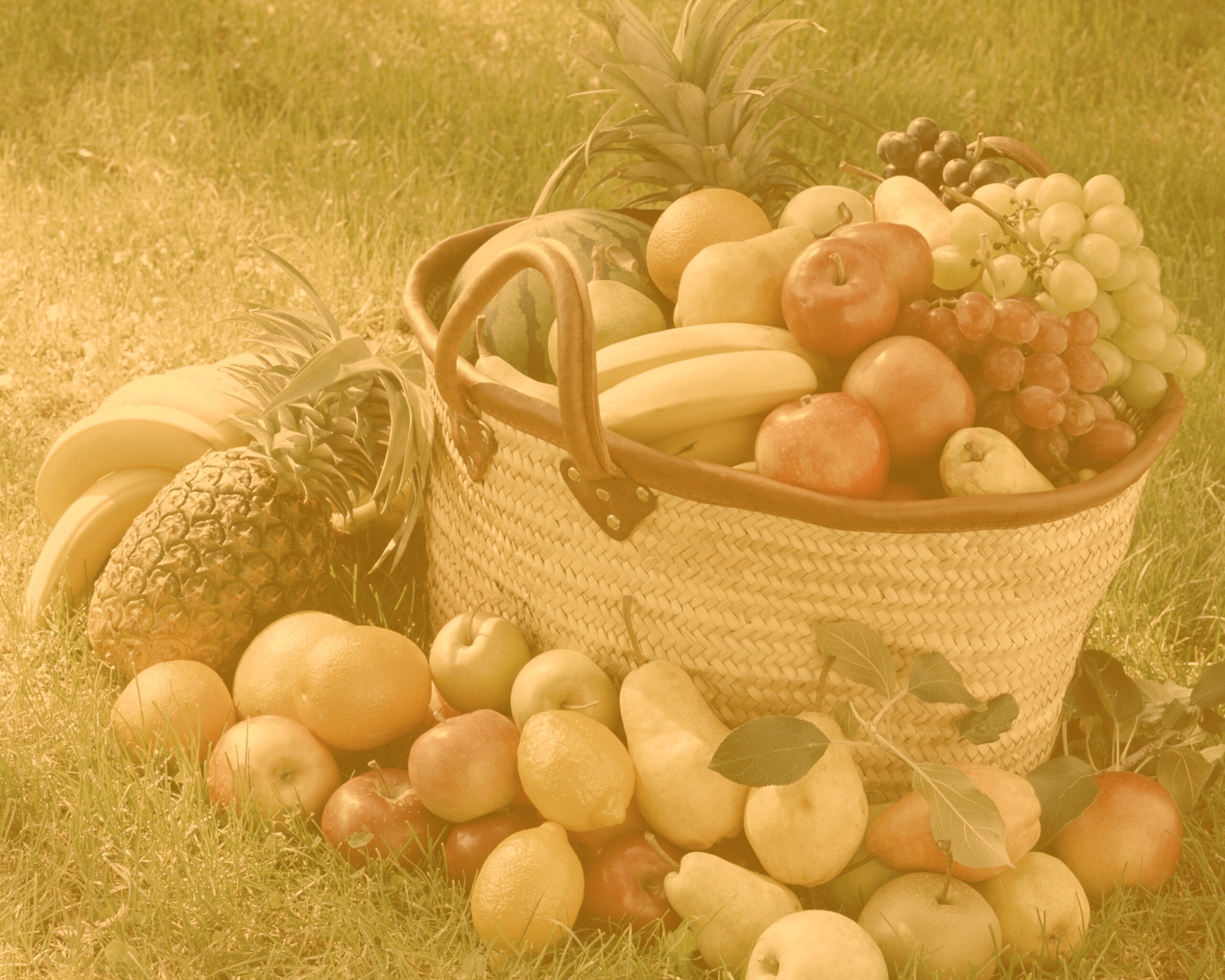 Корзина с фруктами обои