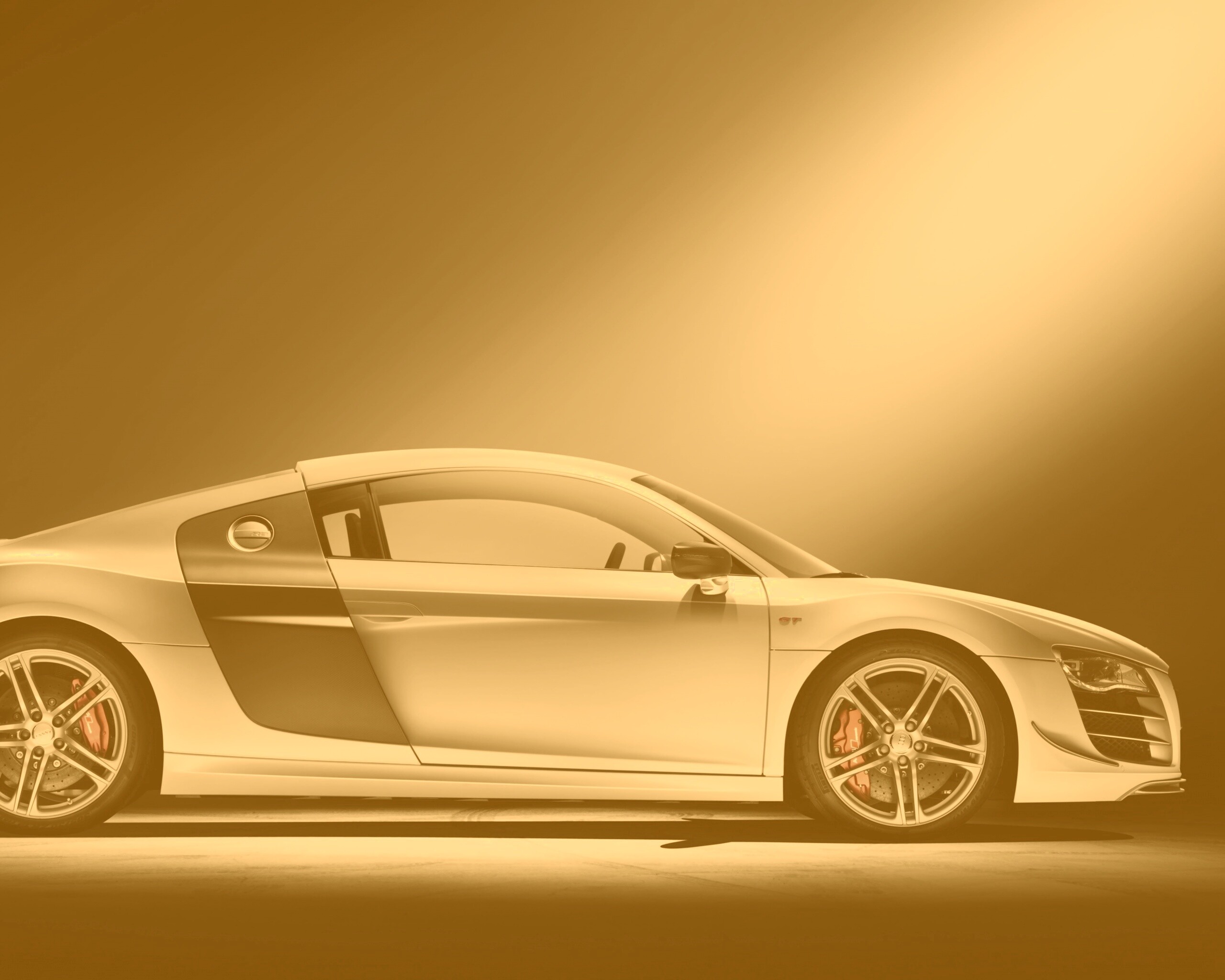 Audi R8 вид сбоку обои