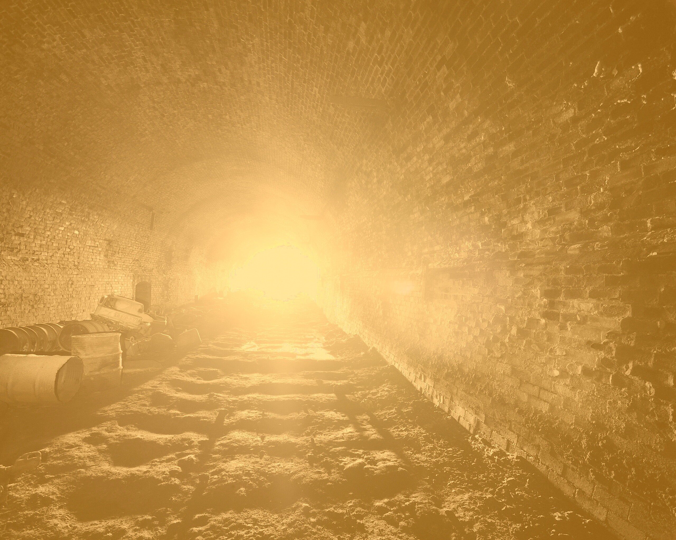 Захламленный тоннель обои