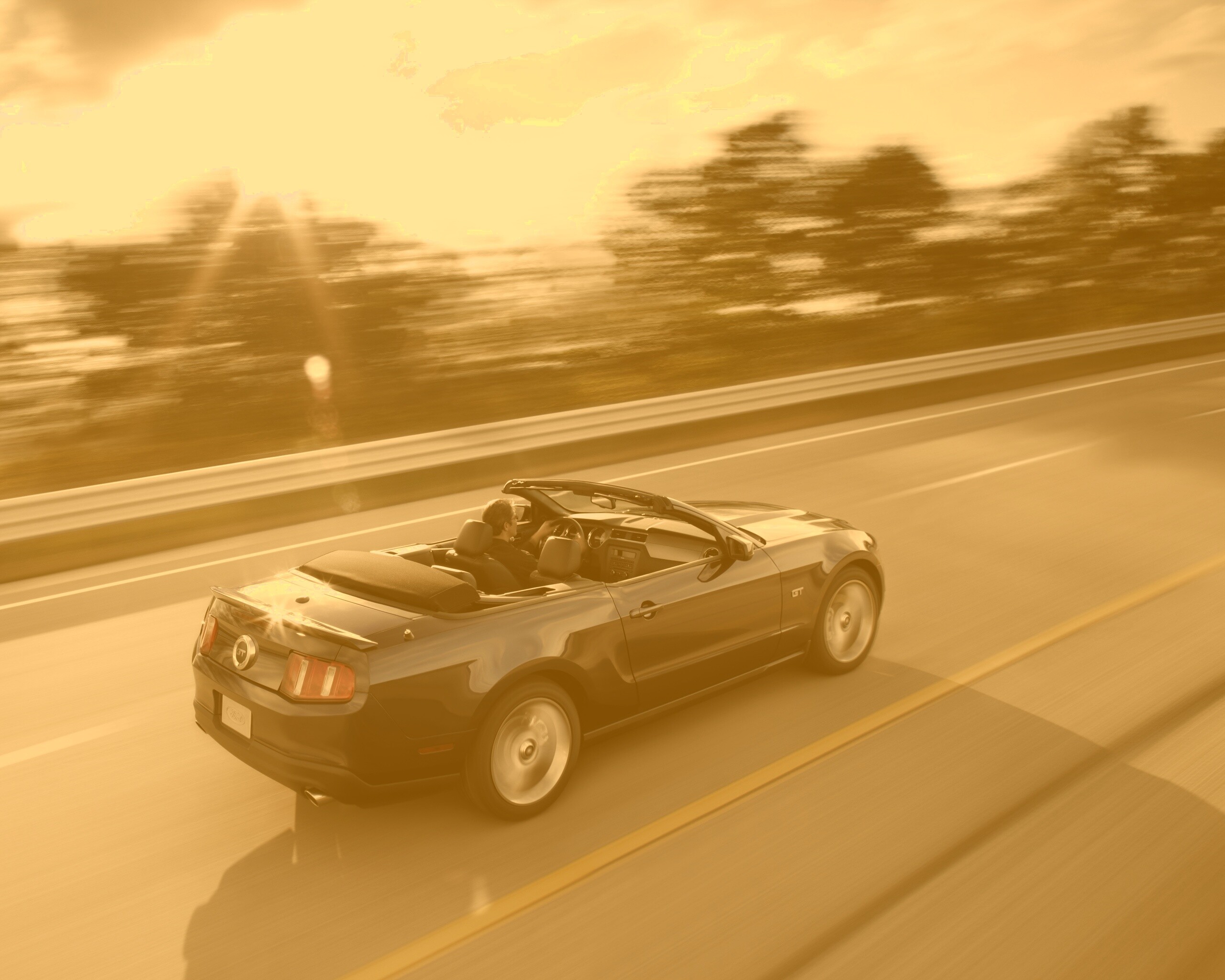 Машина на трассе обои