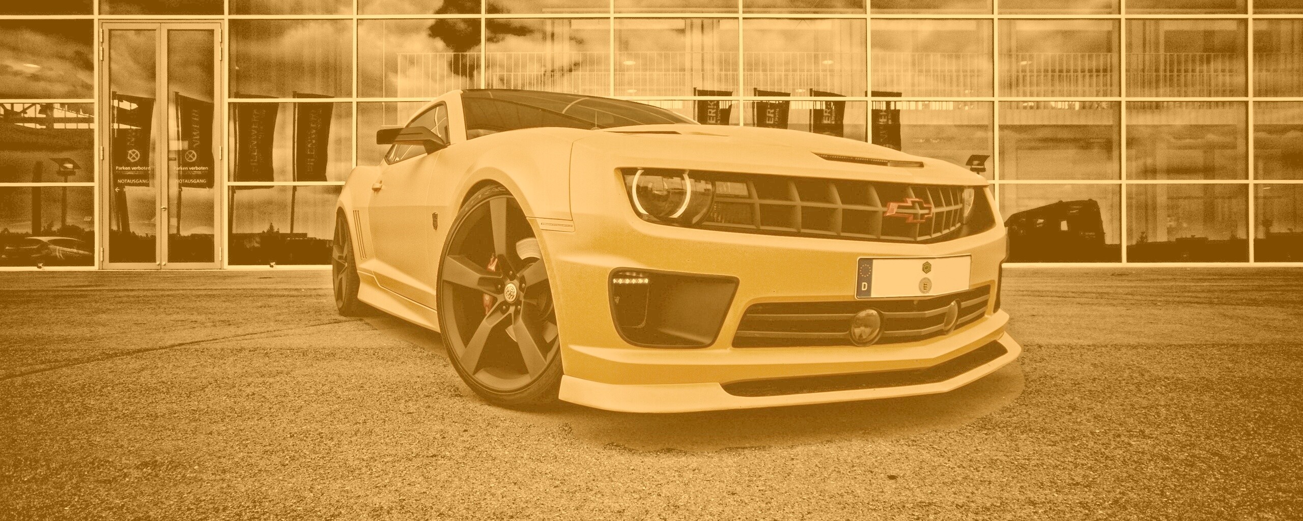 Желтый монстр обои