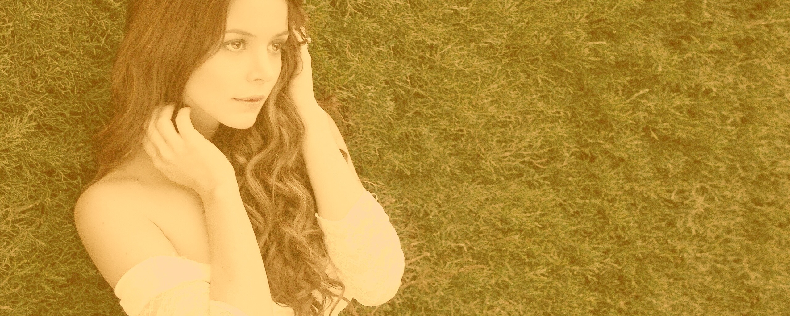 В белом платье обои