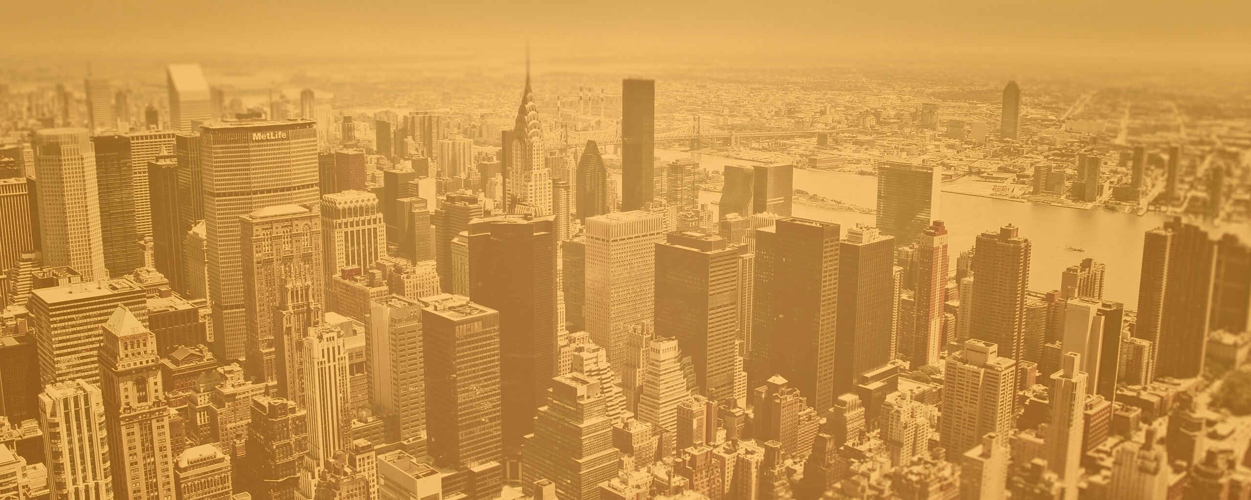 Темное небо над городом обои