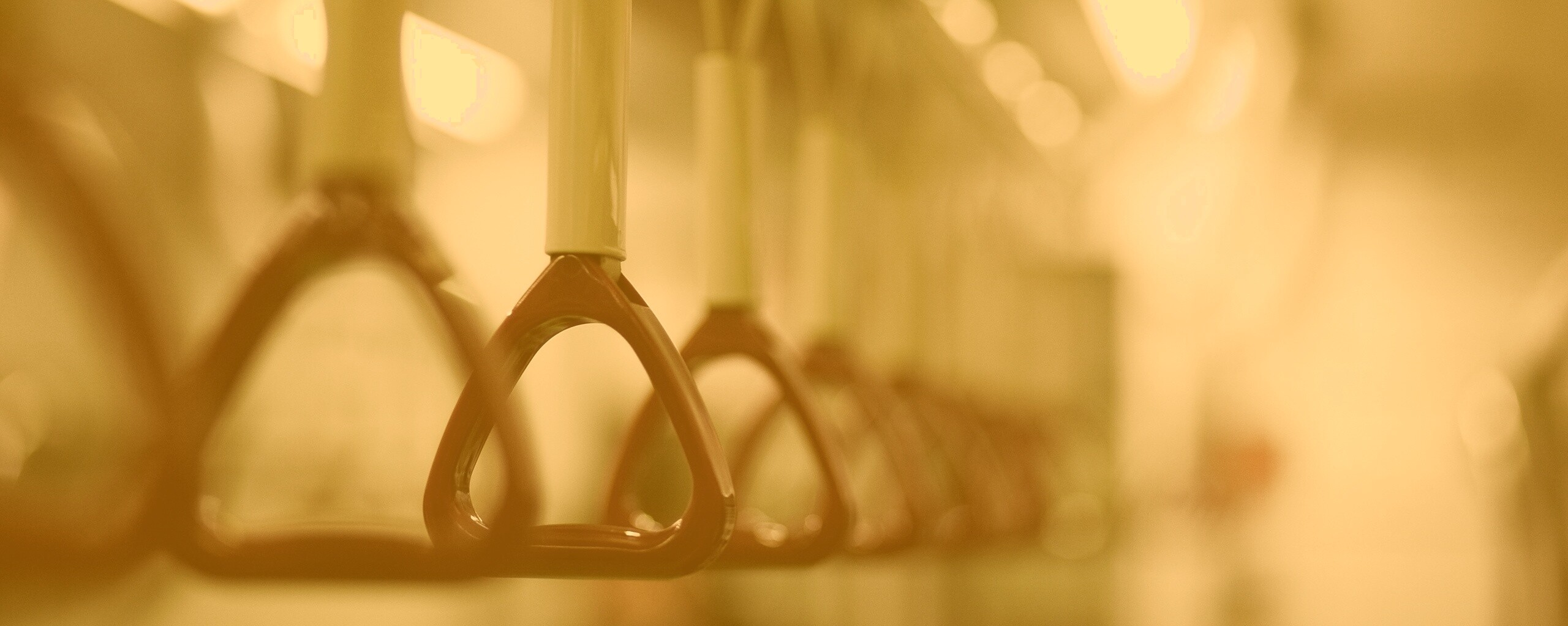 Поручни в метро обои