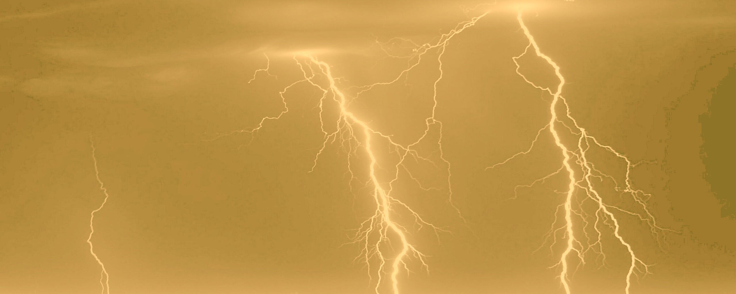 Гроза над городом обои