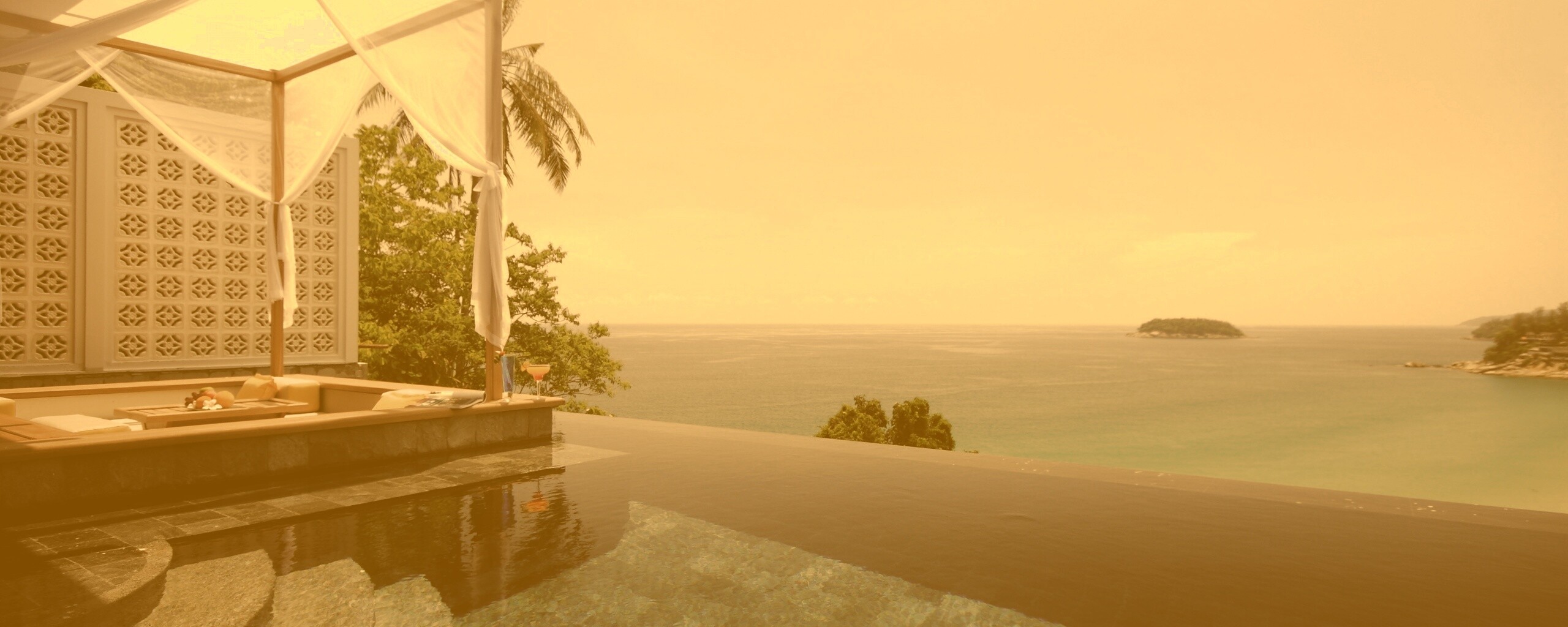 Бассейн на берегу моря обои