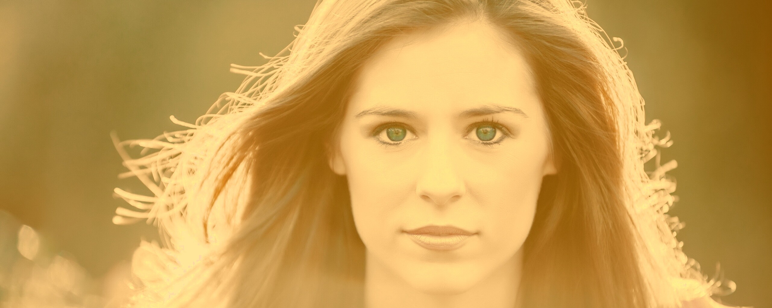 Девушка с голубыми глазами обои