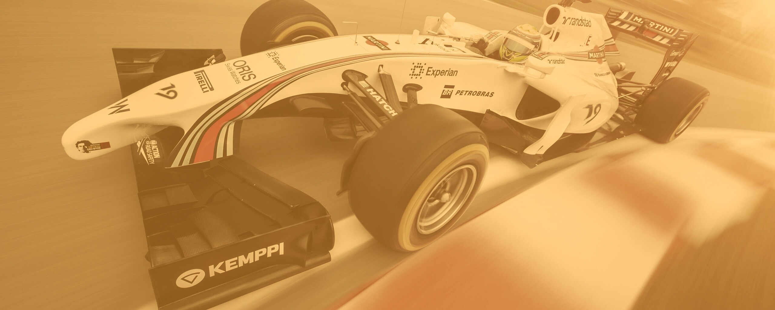 Гоночный болид F1 обои