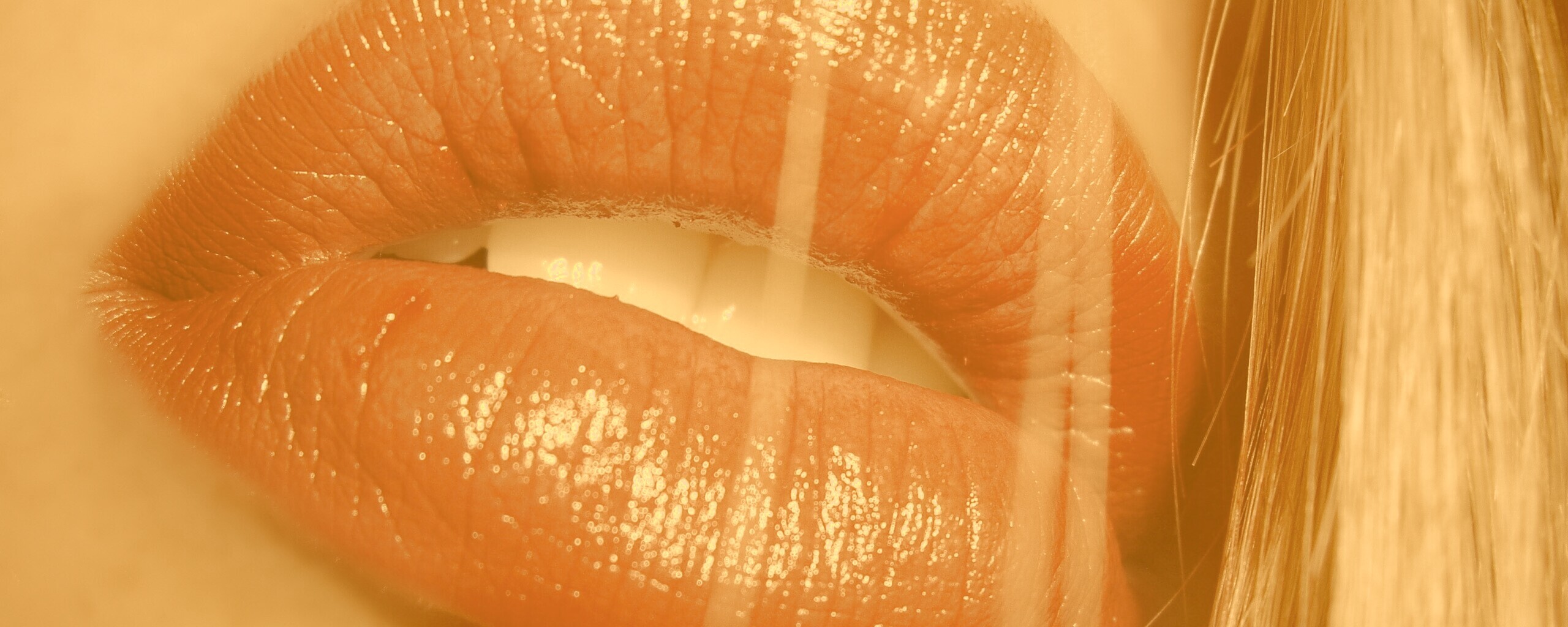 Сочные губы обои