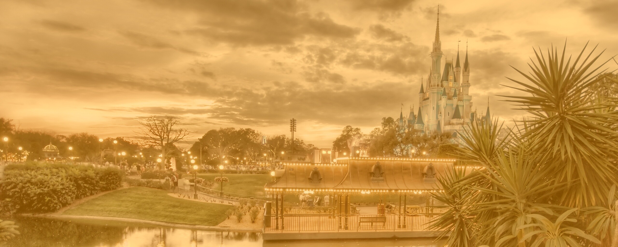 Диснеёленд вечером обои