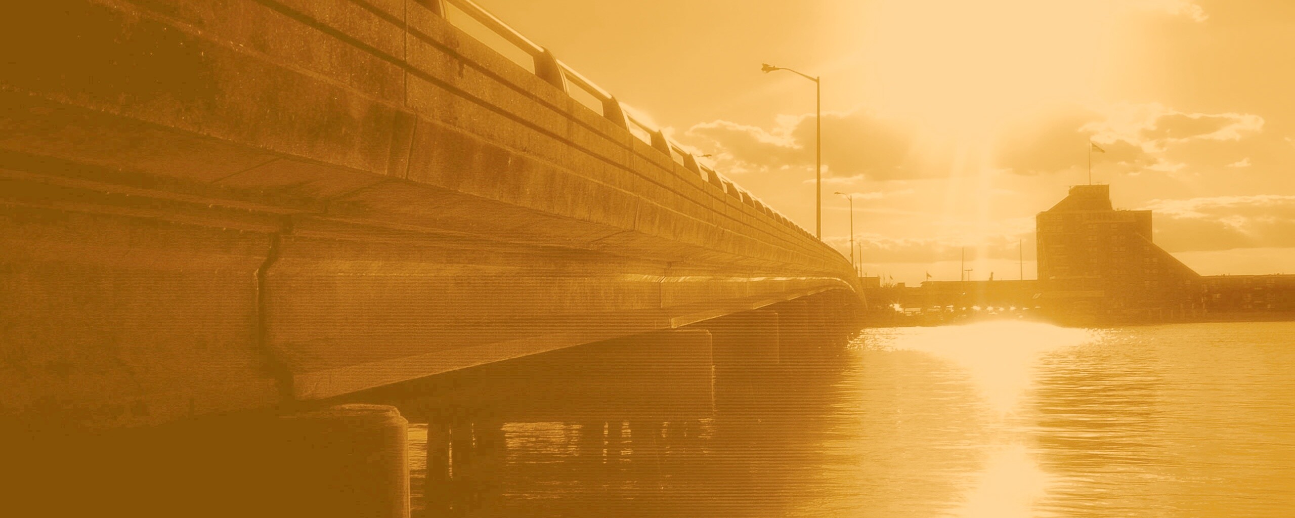 Залитый солнцем мост обои