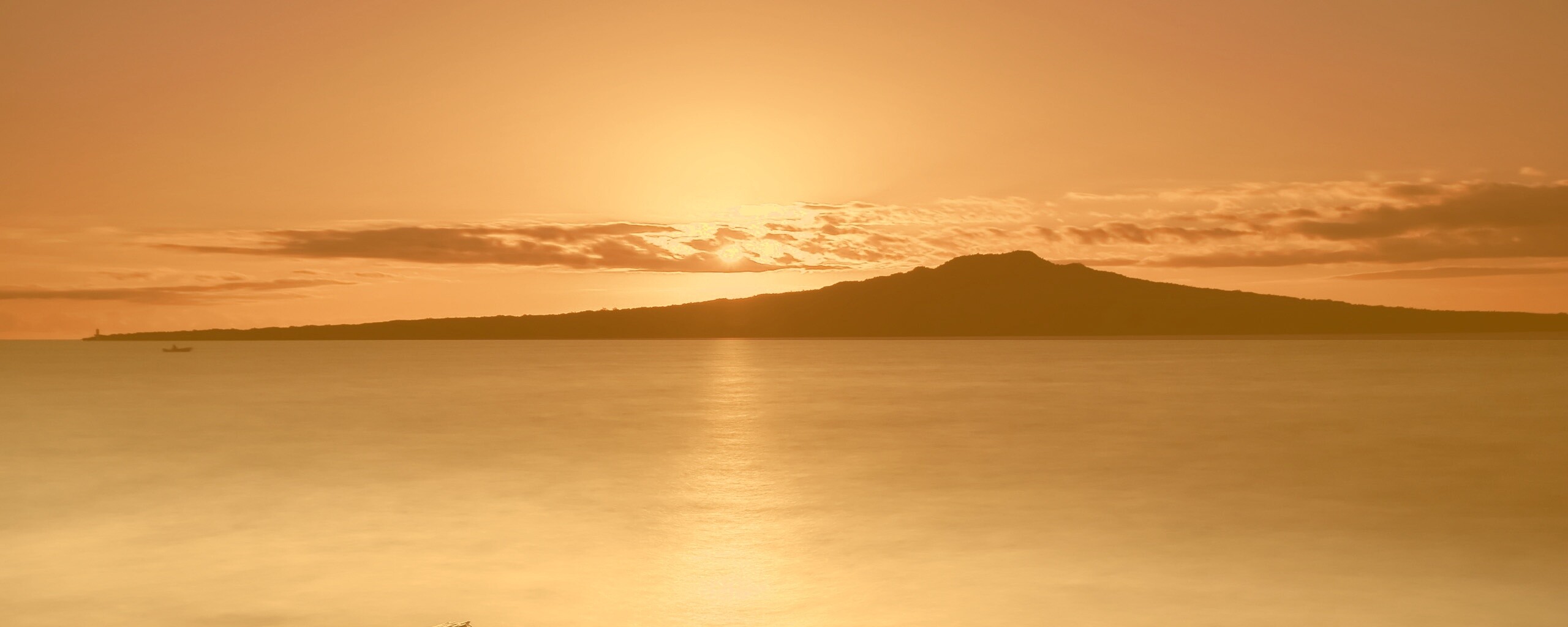 Восход над озером обои