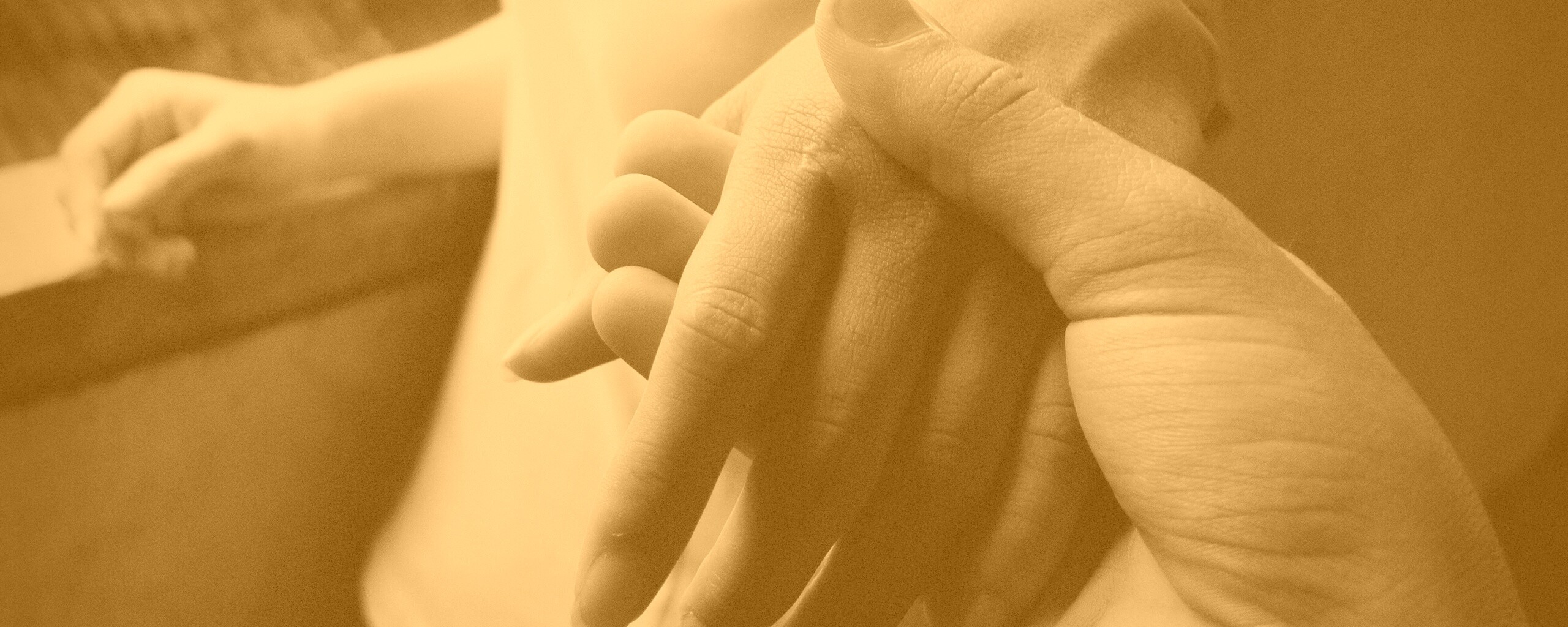 Прикосновение рук обои